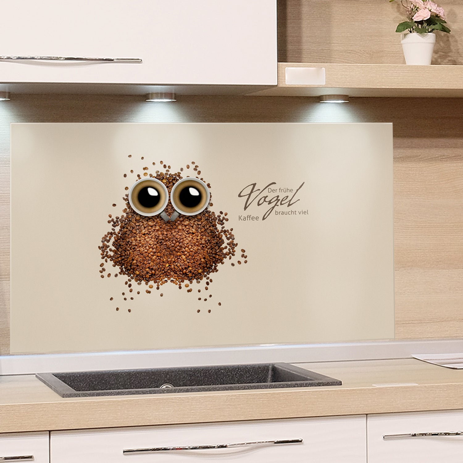 Küchenrückwand mit Kaffeebohnen und Eule-Design.