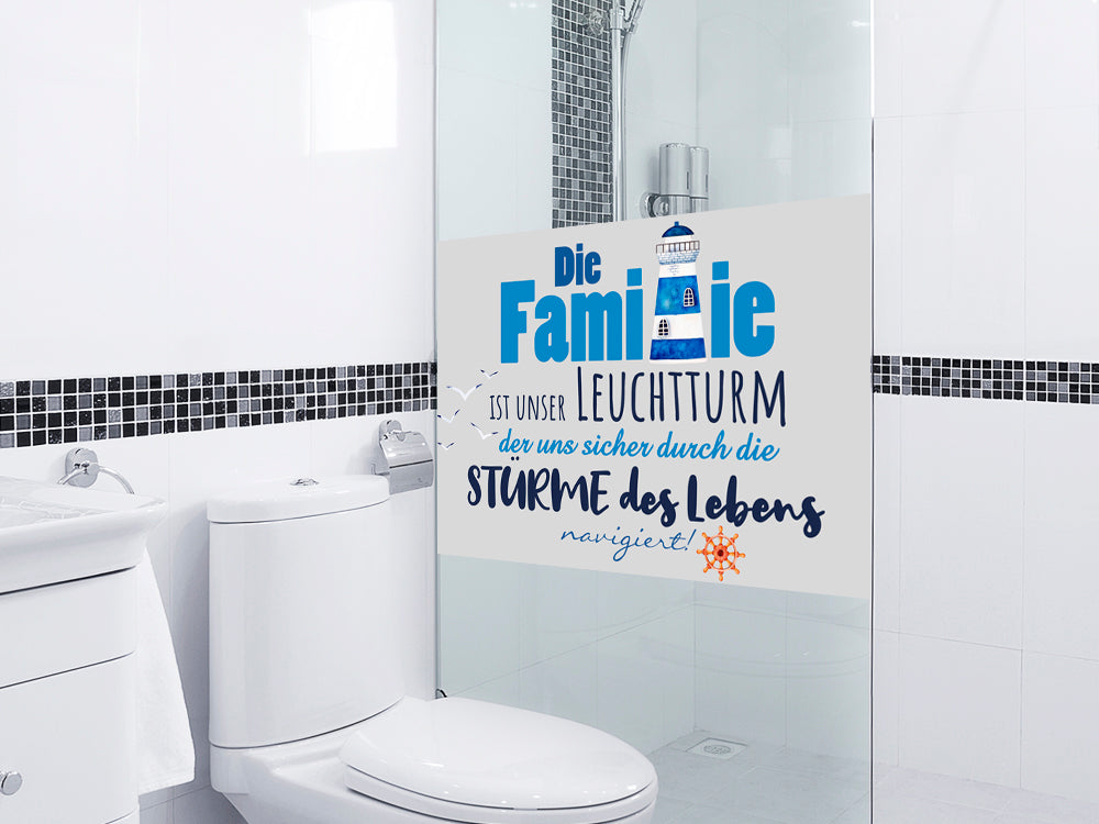 Familien-Leuchtturm-Wandtattoo in Blau und Weiß.