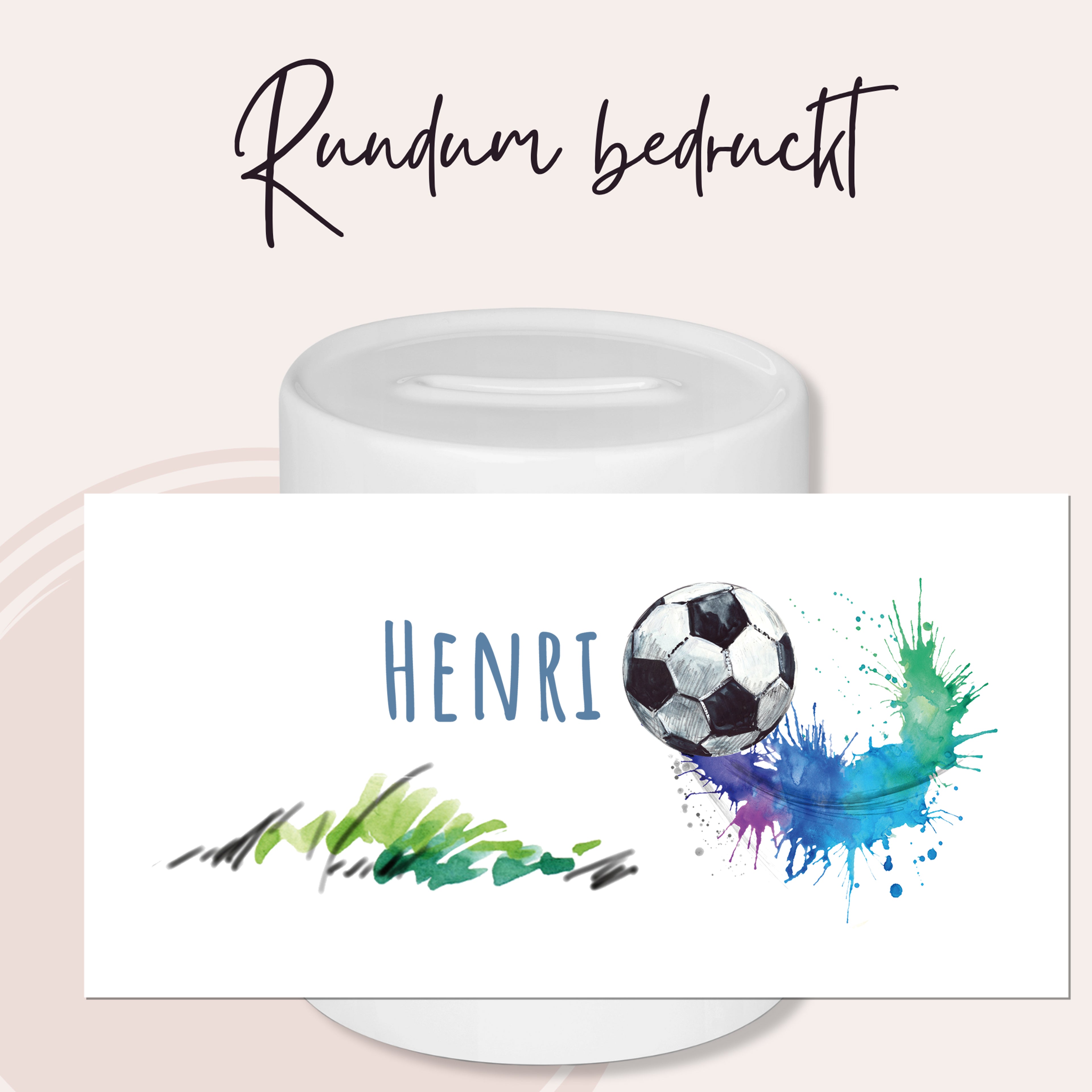 Rundum bedruckter Becher mit Fußballmotiv und Namen Henri.