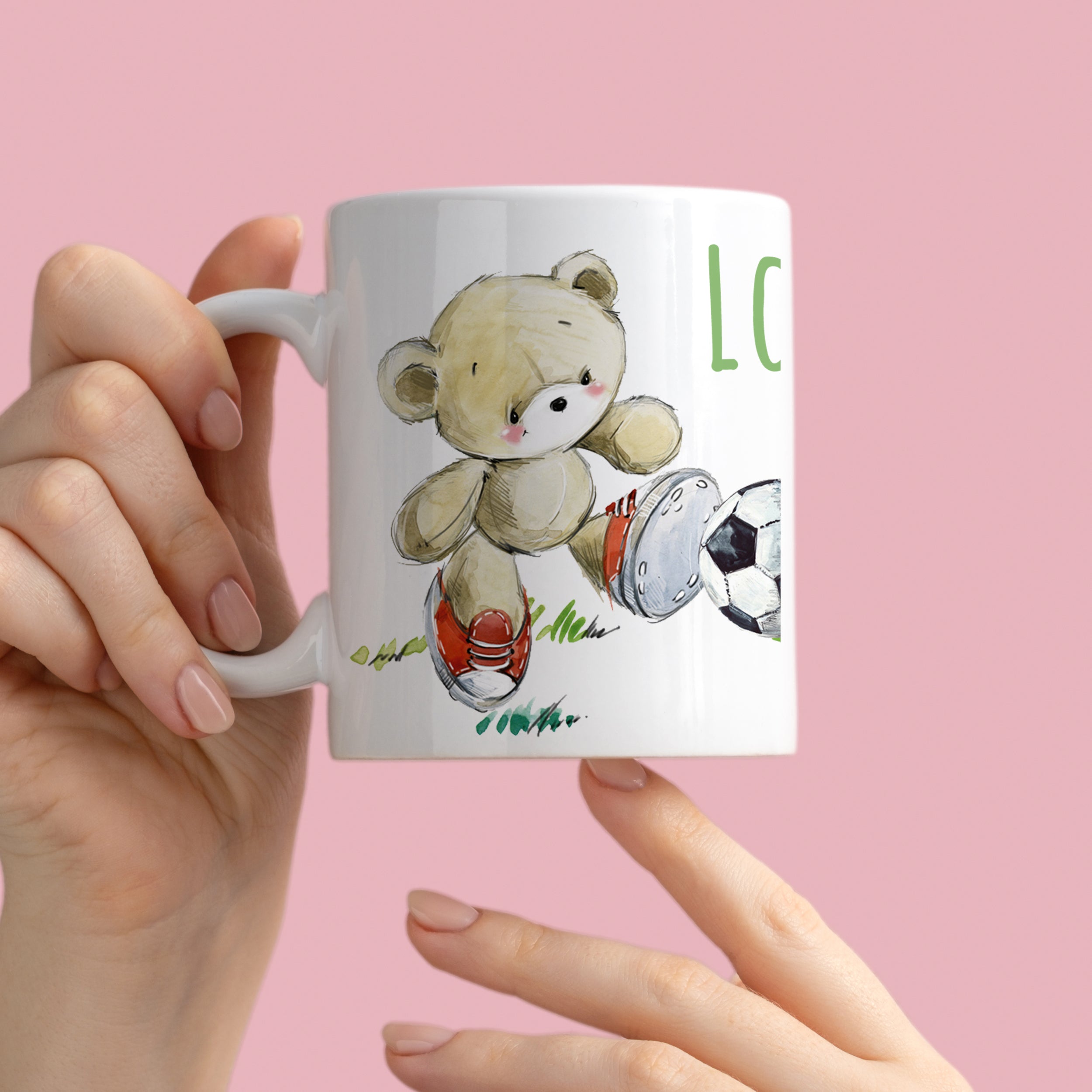 Tasse mit Bären und Fußballmotiv, weiße Farbe.