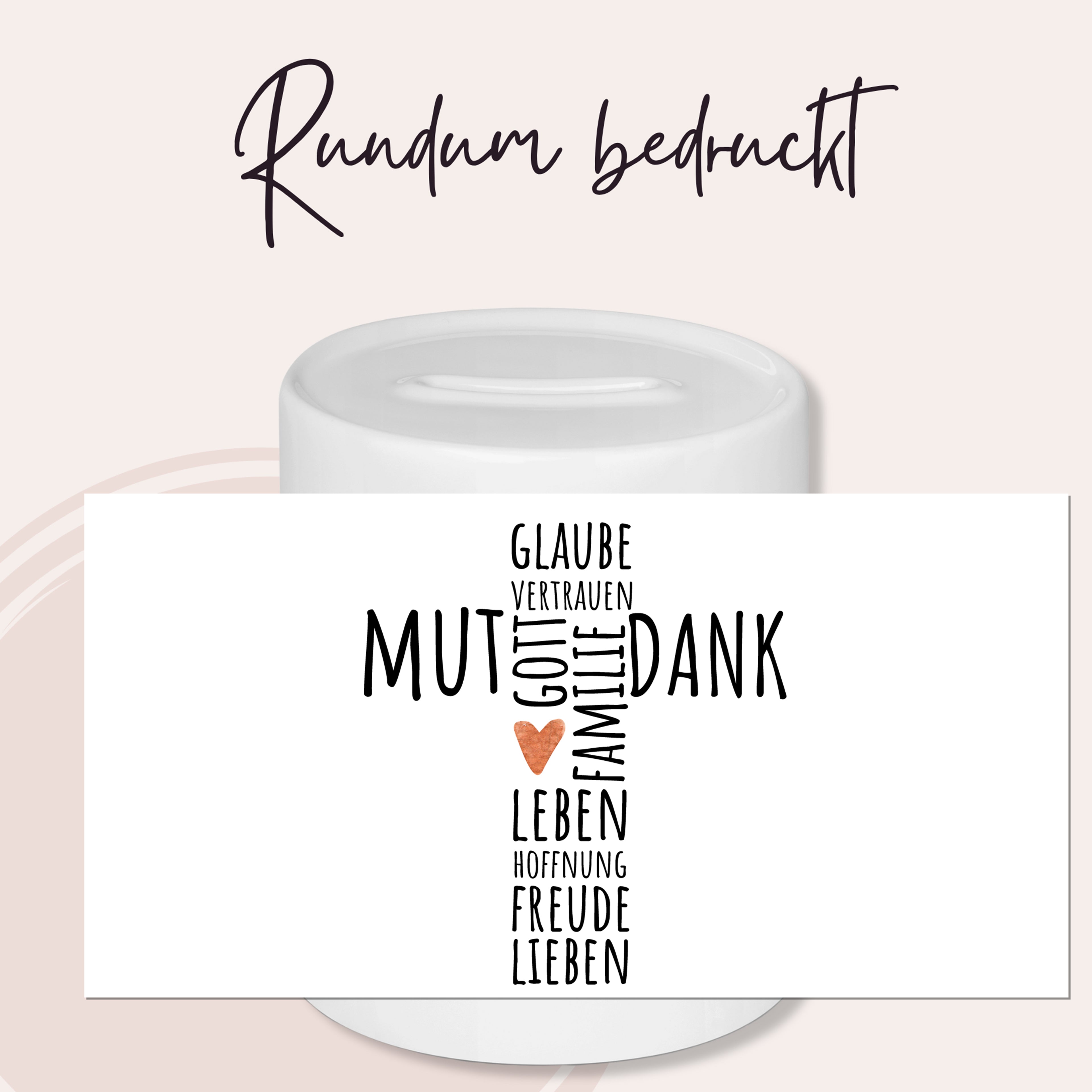 Weißer Becher mit buntem, typografischem Motiv.