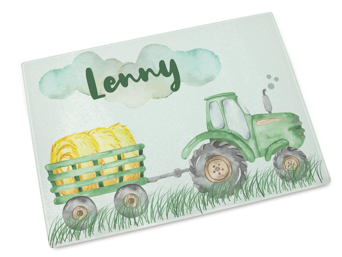 Grüner Traktor mit Heuwagen und Namen "Lenny" in Wolken.