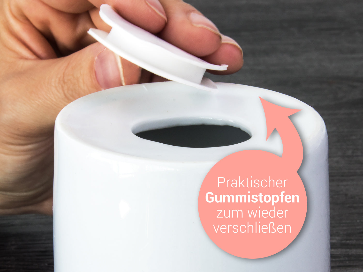 Weißer Behälter mit Gummistopfen zum Verschließen.