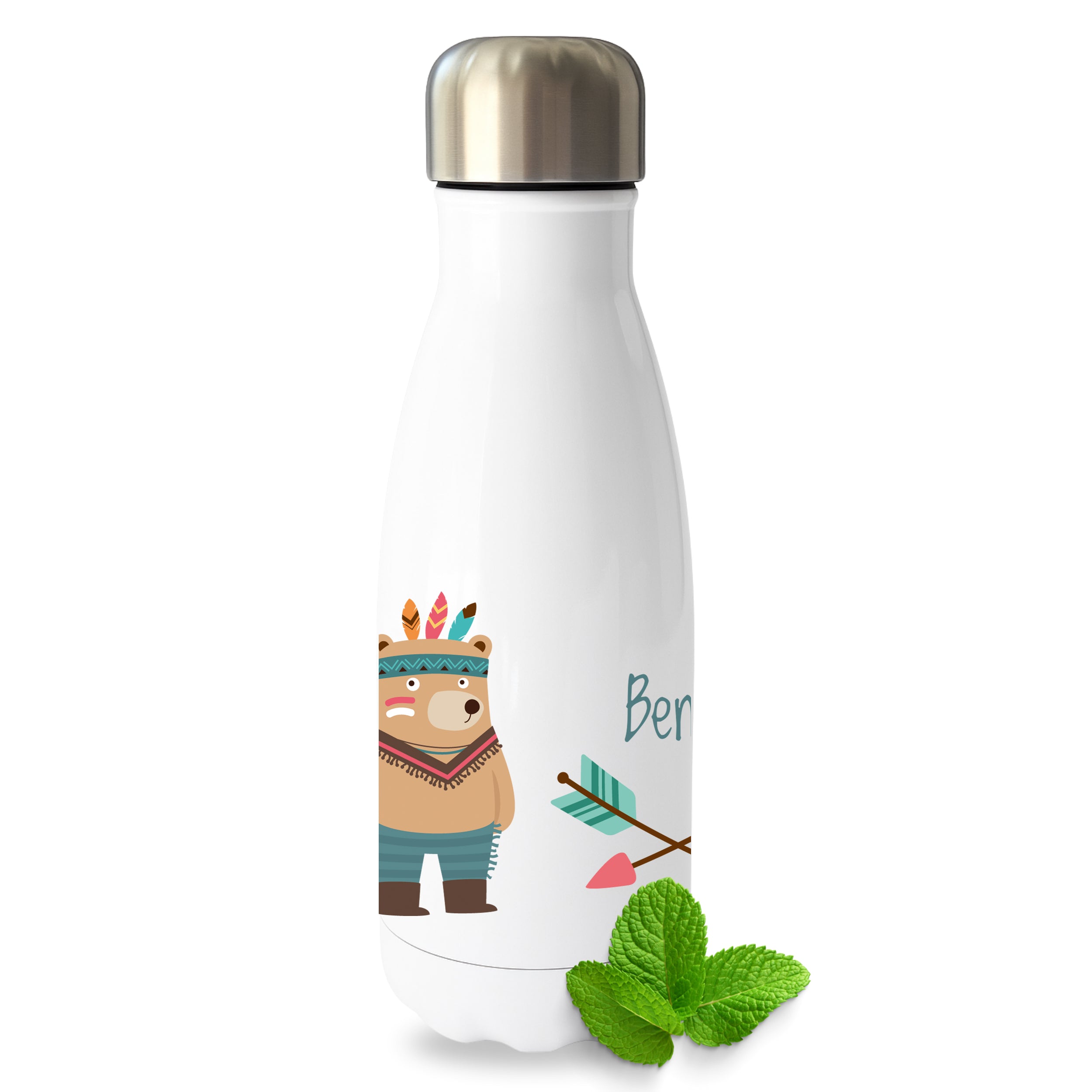 Weiße Trinkflasche mit Bärenmotiv und bunten Federn.