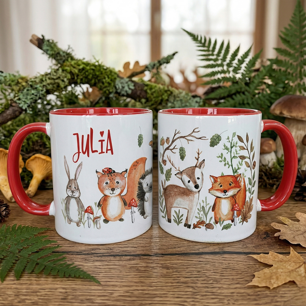Tasse mit rotem Henkel, Tiermotiven und dem Namen "JULIA".