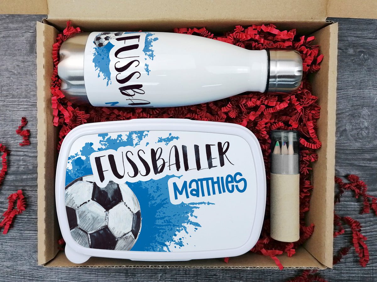 Wasserflasche, Brotdose und Bleistift, Fußball-Motiv, blau-weiß.