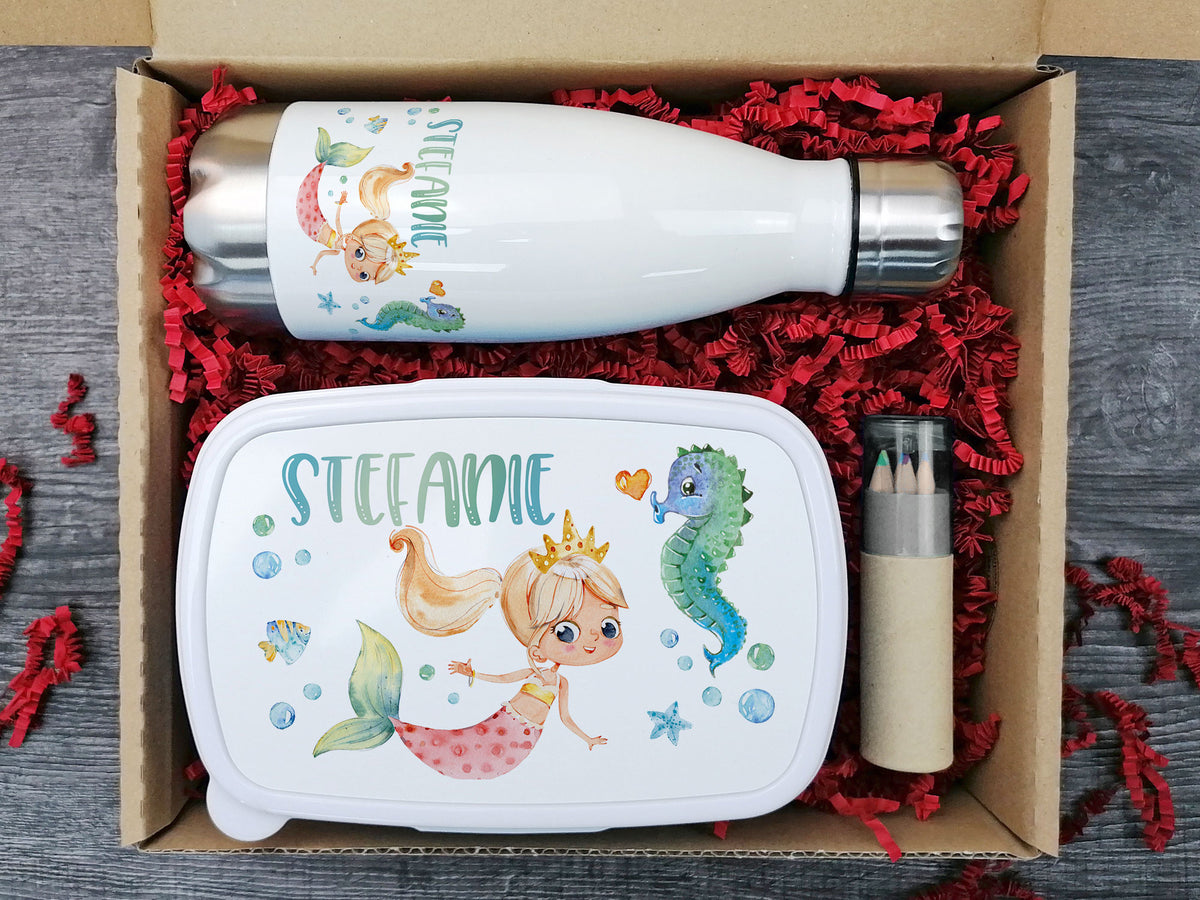 Wasserflasche, Brotdose und Buntstifte mit Meerjungfrauenmotiv.