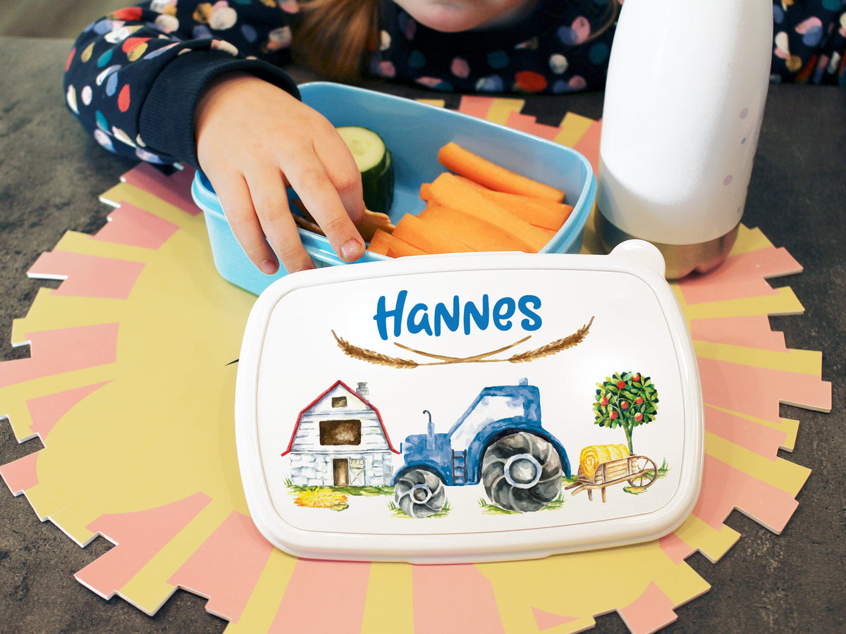 Personalisierte Brotdose mit Traktor-Motiv und Namen "Hannes".