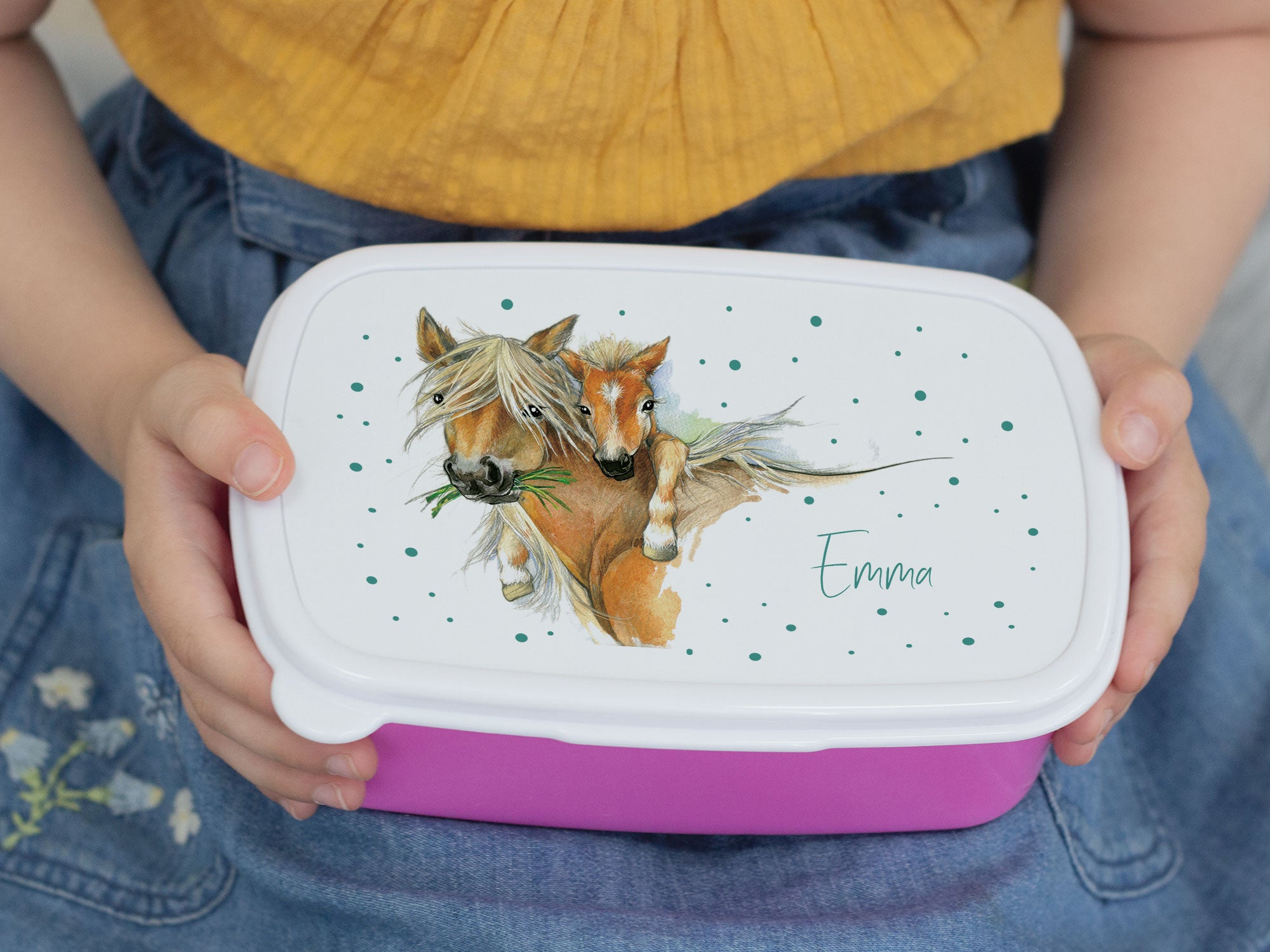 Lunchbox mit Pferdemotiven und pinkem Boden, personalisiert.