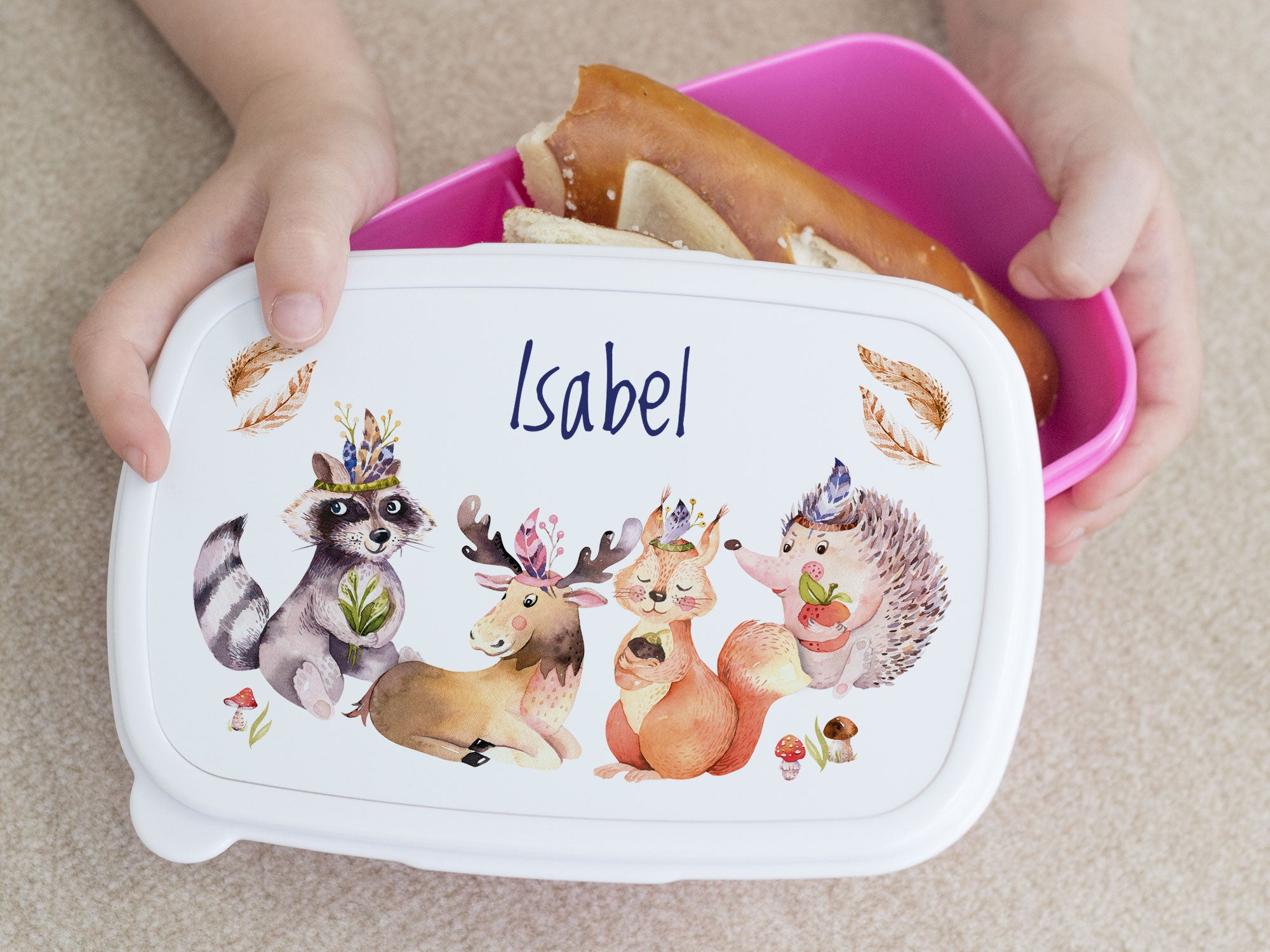 Bunte Brotdose mit Tieren und dem Namen Isabel.