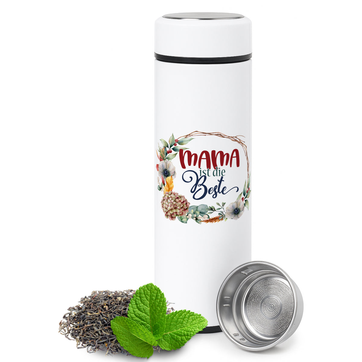 Weißer Teebecher mit "Mama ist die Beste"-Aufdruck.