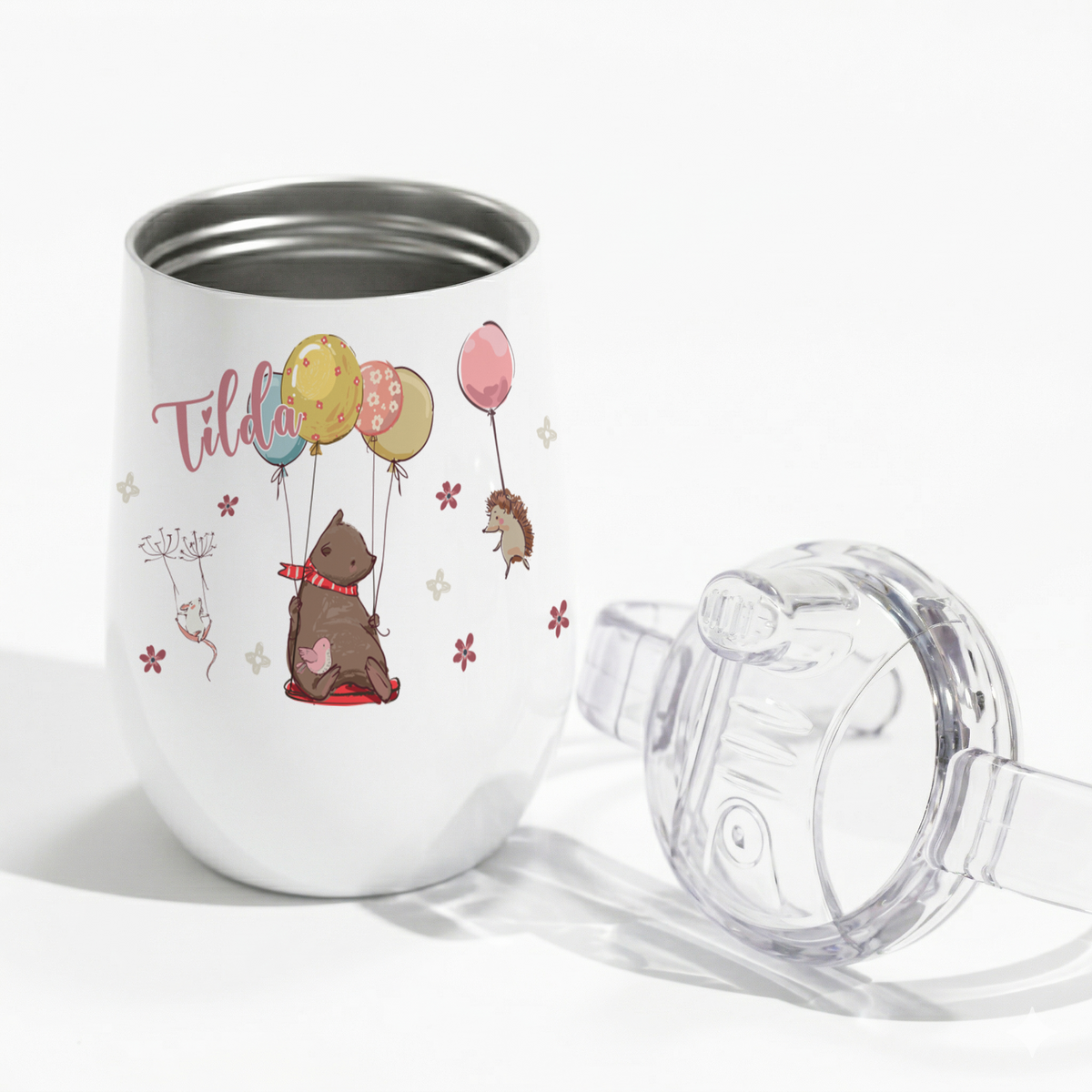 Weißer Edelstahlbecher mit bunten Ballons und Tiermotiven.