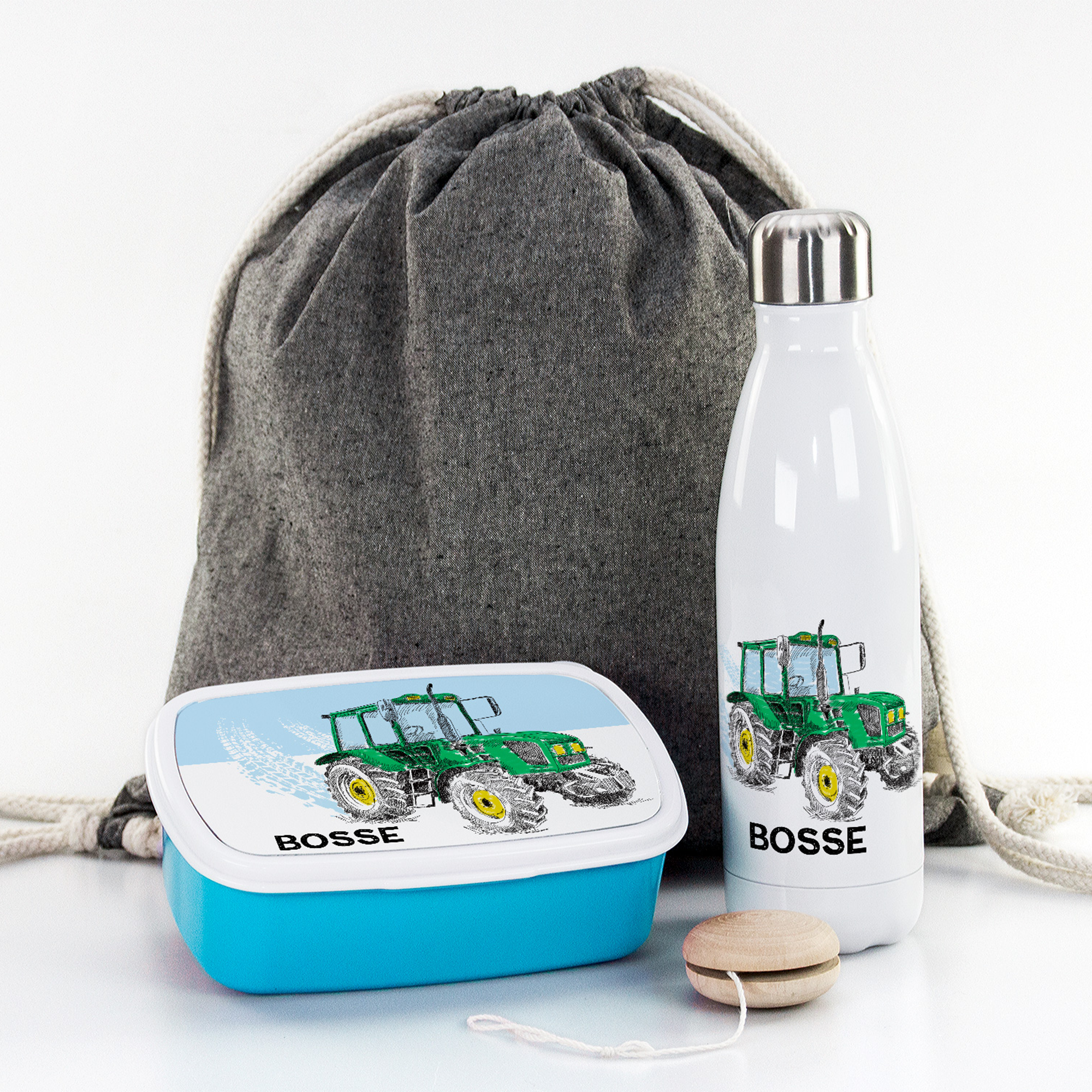 Lunchbox in Blau, Trinkflasche in Weiß, grauer Rucksack.