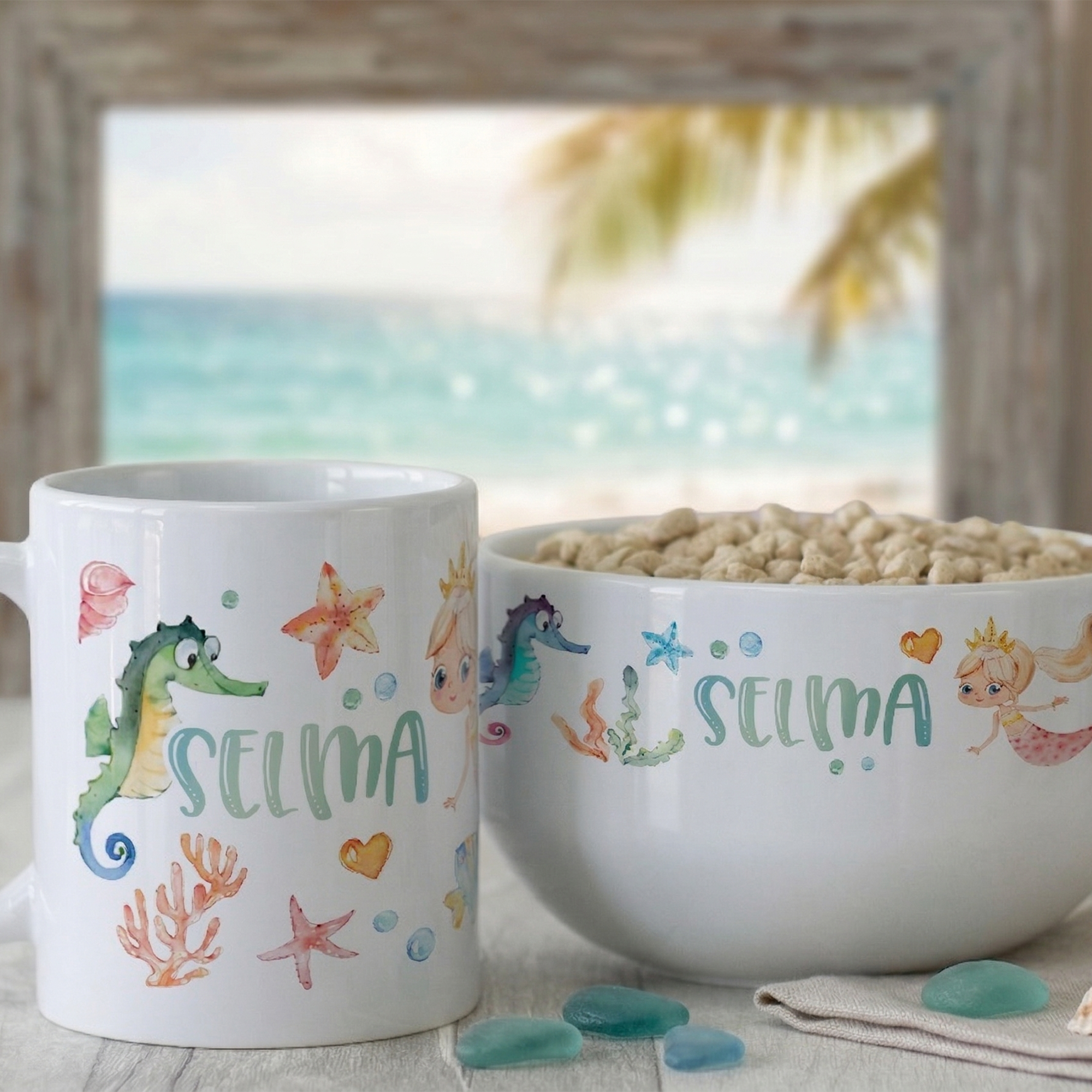 Weißer Becher und Schüssel mit maritimen Motiven und dem Namen Selma.