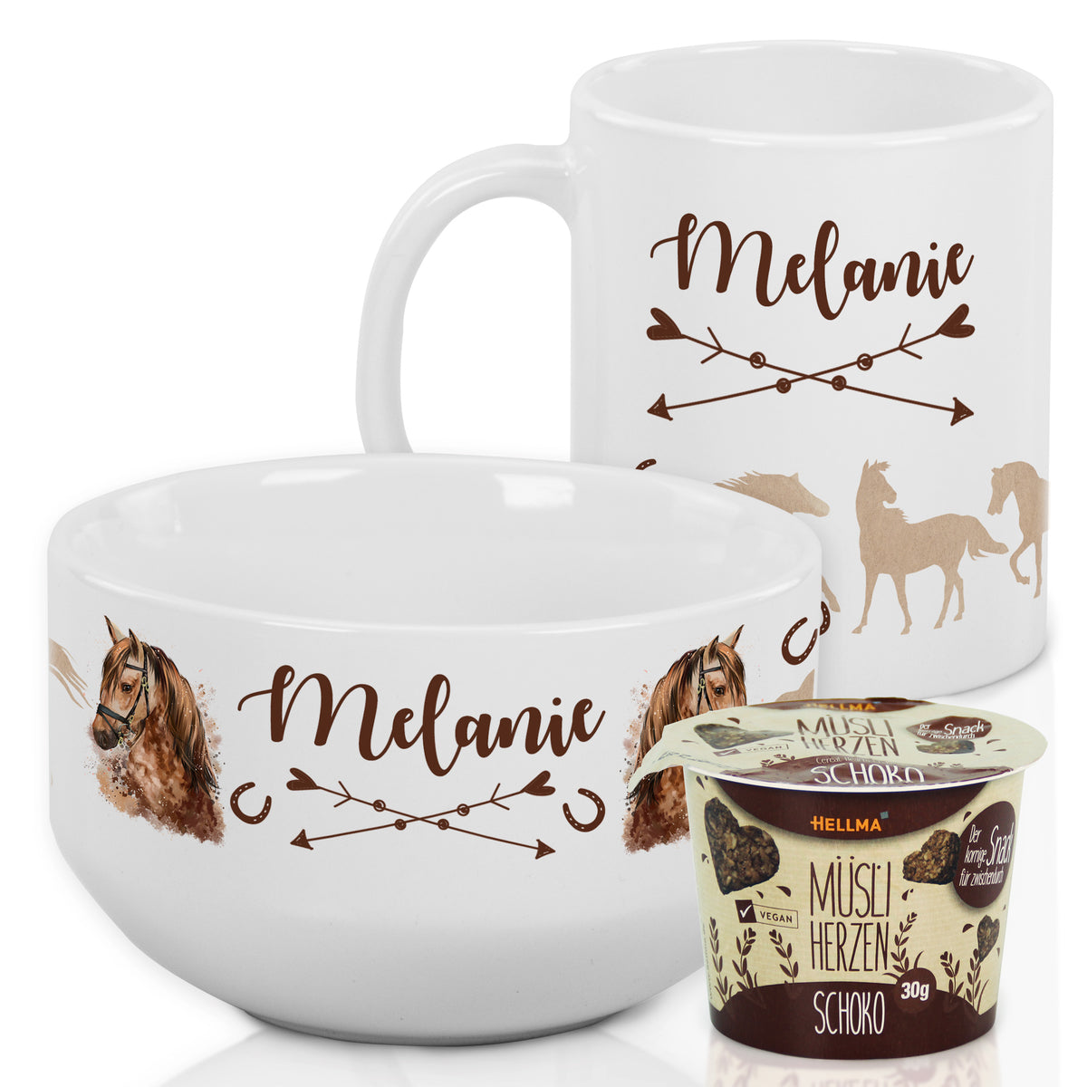 Personalisierte Tasse und Schüssel mit Pferdemotiven in Weiß.