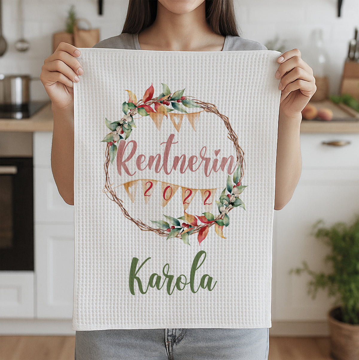 Geschirrtuch mit floralem Design, "Rentnerin 2022", grün und bunt.