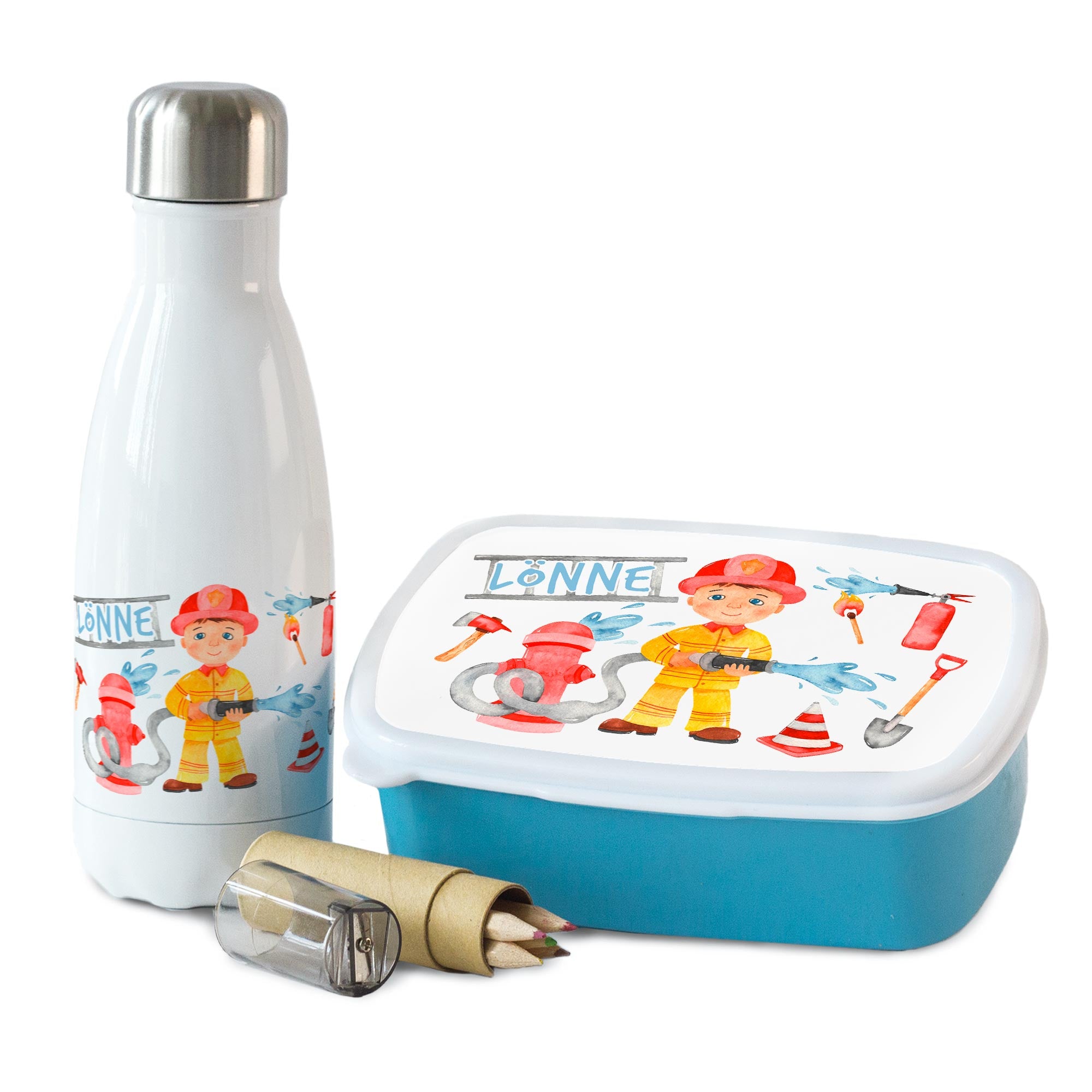 Bento-Box und Trinkflasche mit Feuerwehr-Motiv, bunt.