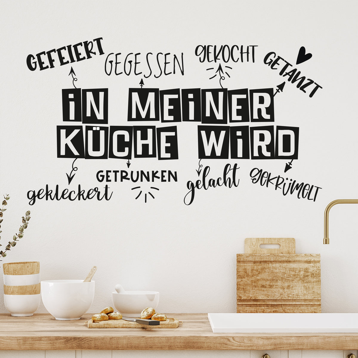 Wandtattoo mit schwarzer Schrift für die Küche.