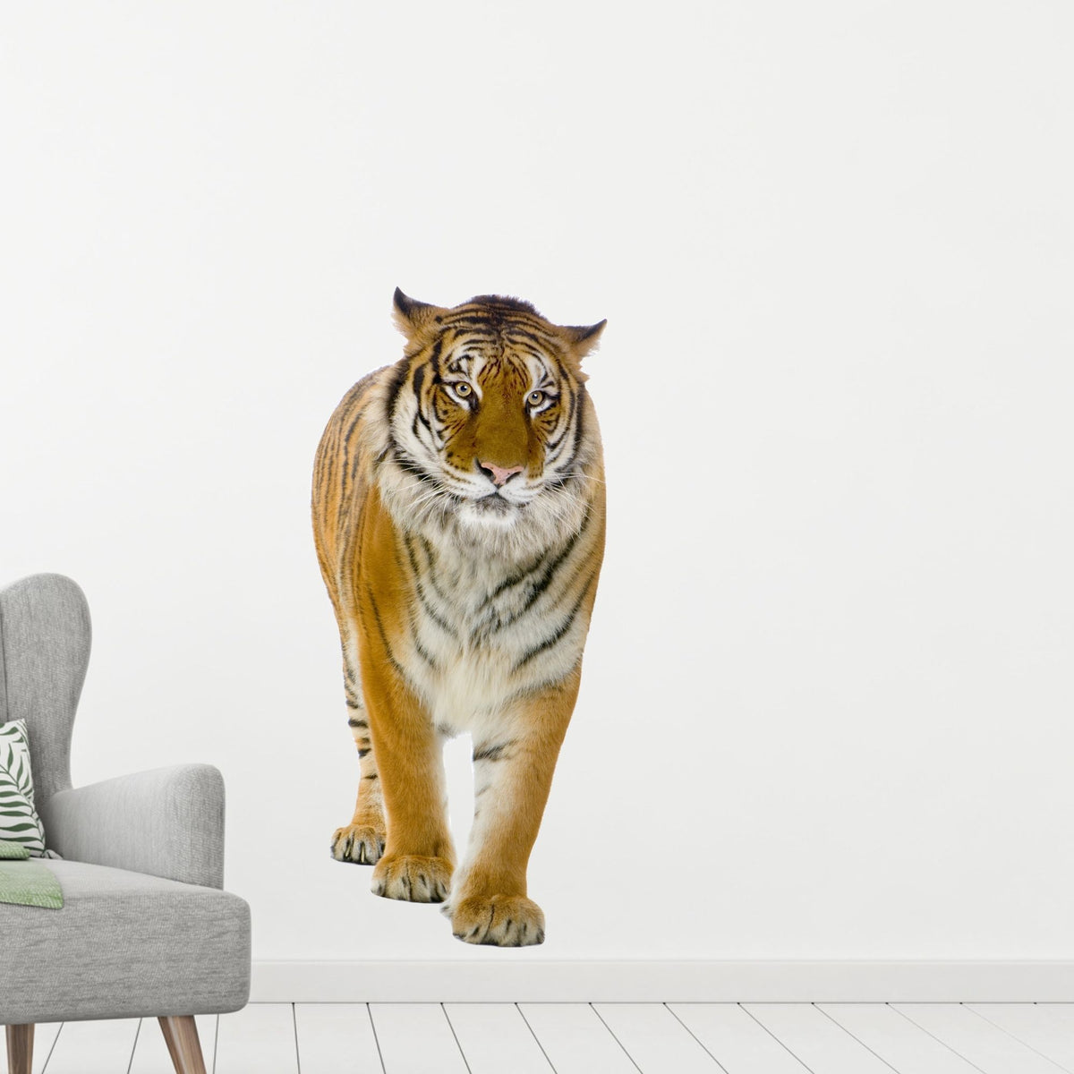 Tiger-Wandtattoo in lebendigen Orangetönen, realistisch.