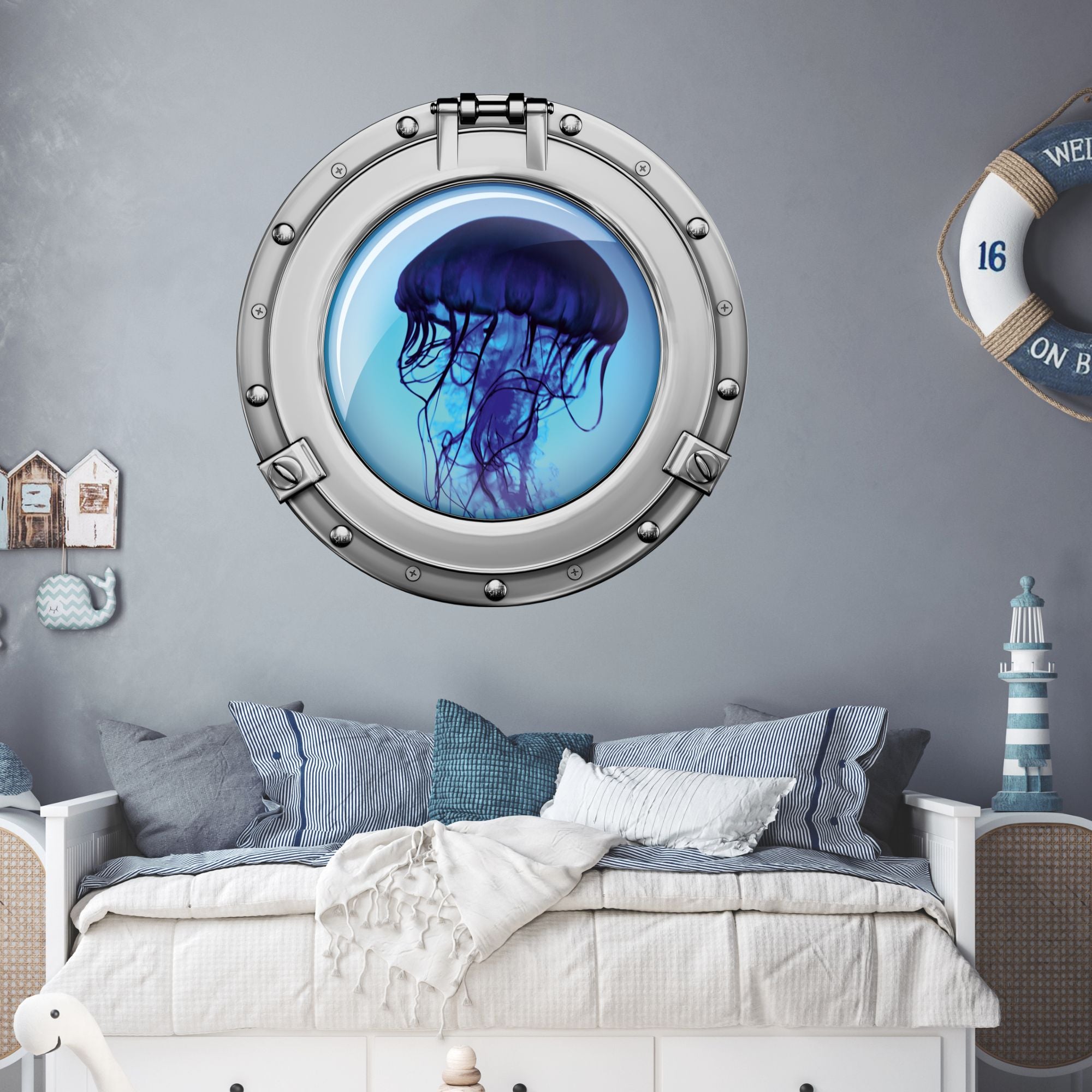 Medusenbild in runder Metallrahmen, blaue Farbtöne.