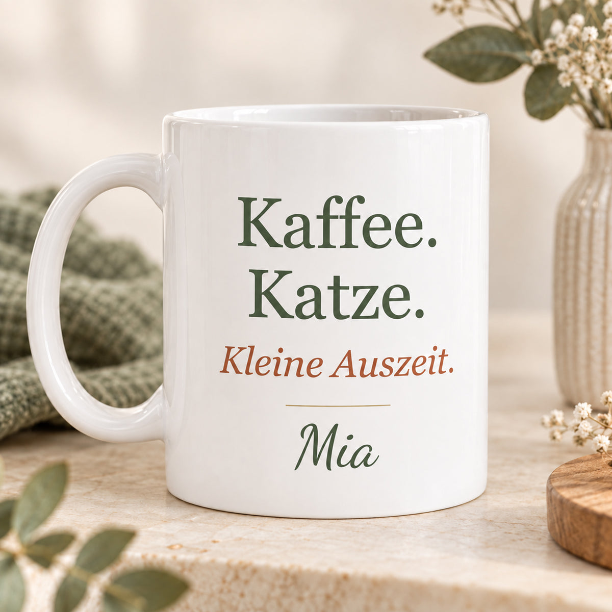 Katzentasse mit Spruch Kaffee. Katze. Kleine Auszeit. und Beispielname Mia