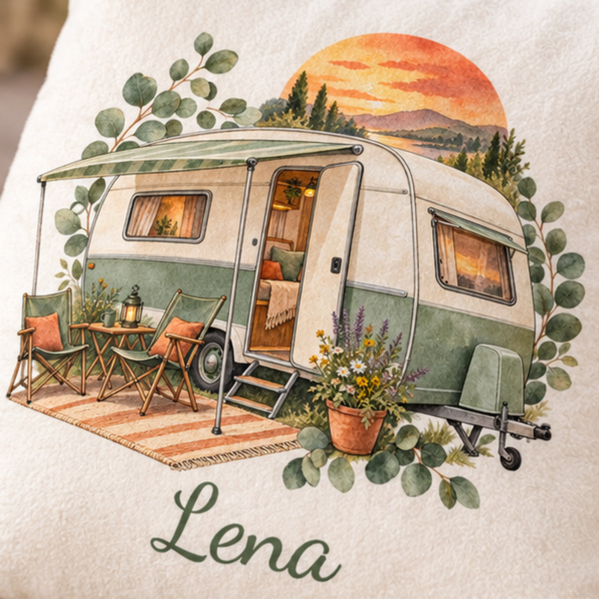 Motivdetail: Camping-Kissenbezug Wohnwagen im Sonnenuntergang, personalisiert mit Lena