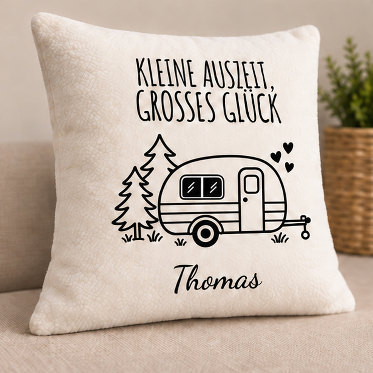 Schrägansicht: Camping-Kissenbezug Kleine Auszeit, großes Glück, personalisiert mit Thomas