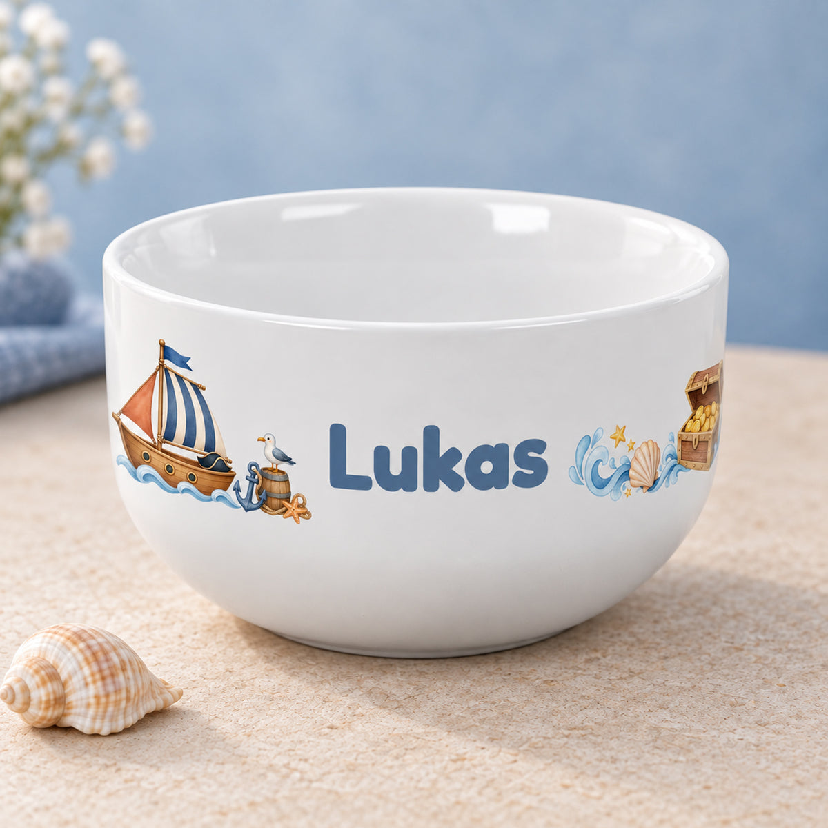 Schrägansicht der Müslischale Piratenboot mit Beispielname Lukas