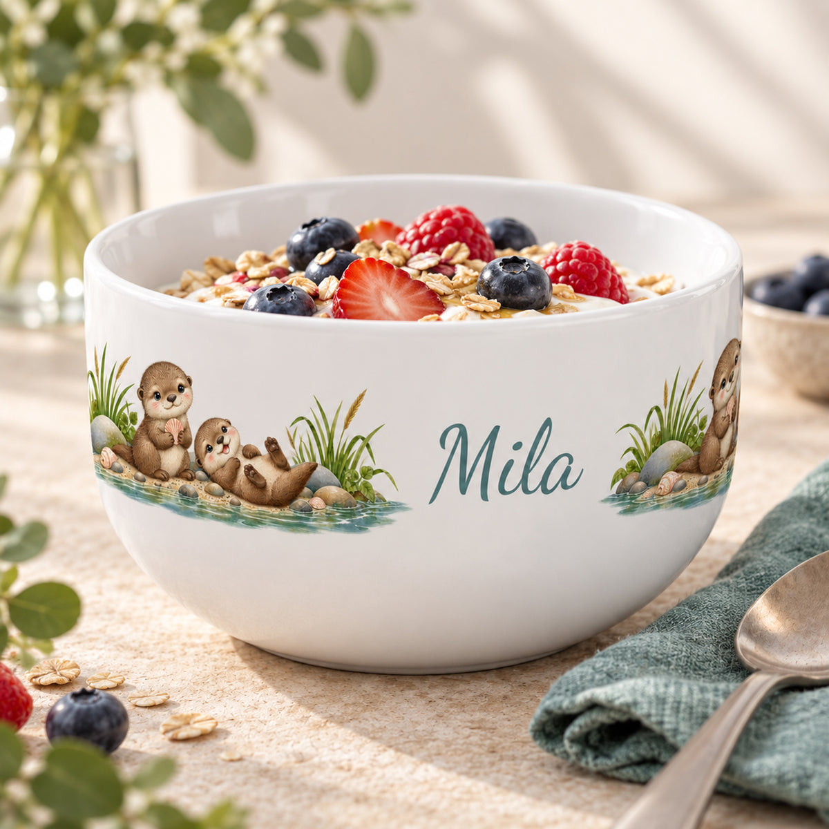 Frühstücksszene mit Müsli und Beeren – Müslischale Otter Muschelglück, Beispielname Mila