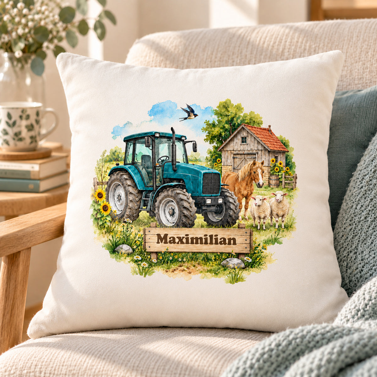 Lifestyle: personalisierter Traktor-Kissenbezug Türkiser Traktor mit Pony, 40 × 40 cm, Beispiel Maximilian