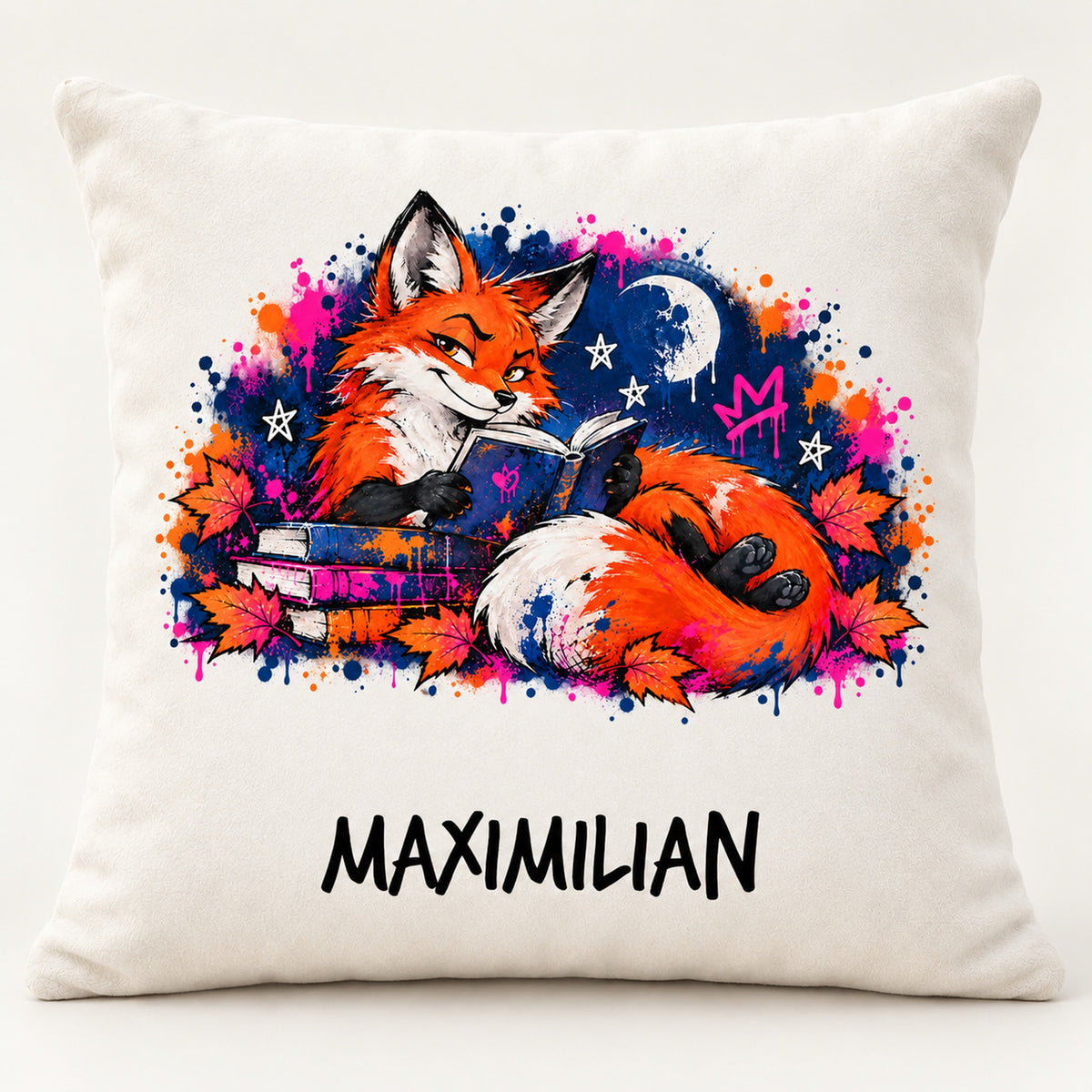 Personalisierter Bücherfuchs-Kissenbezug Nachtlektüre, 40 × 40 cm – Hauptbild mit Beispielname Maximilian