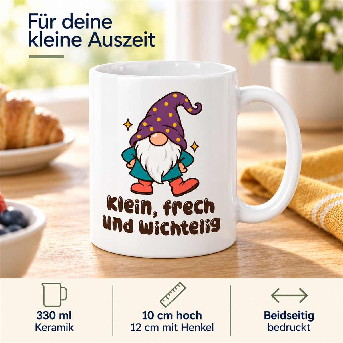 Weiße Wichteltasse mit dem Spruch „Klein, frech und wichtelig“ – Ansicht 4