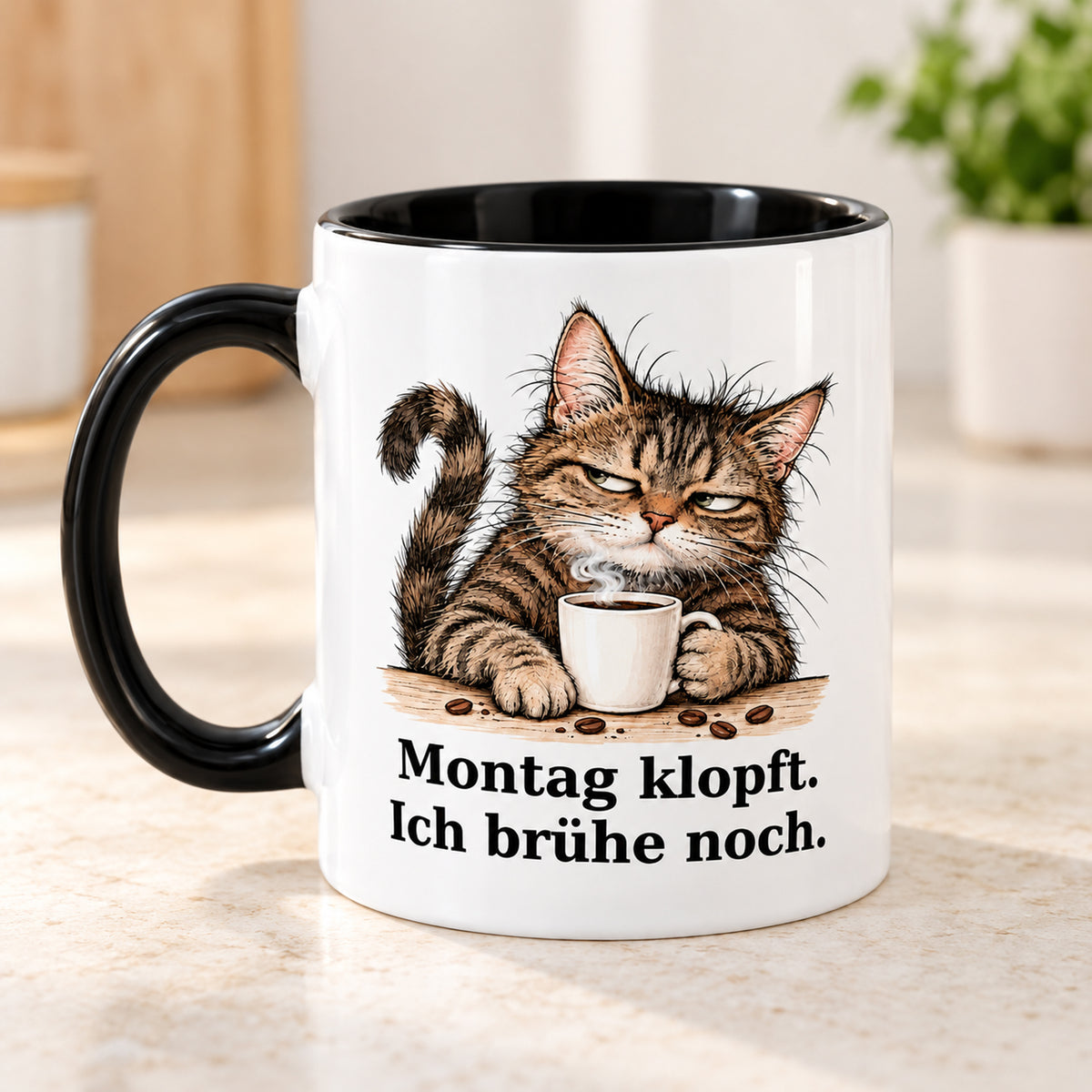Montag vor der Tür – Andere Druckseite: weiße Katzentasse mit schwarzem Henkel und Kaffeespruch