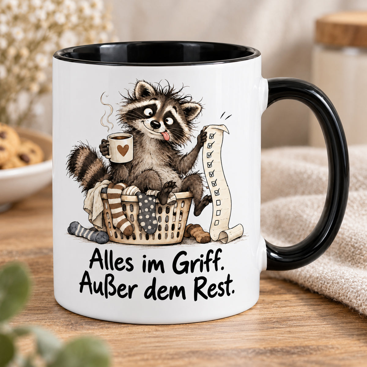 Waschbär-Tasse Alltagschaos, Ansicht 5, weiß mit schwarzem Henkel und schwarzer Innenseite