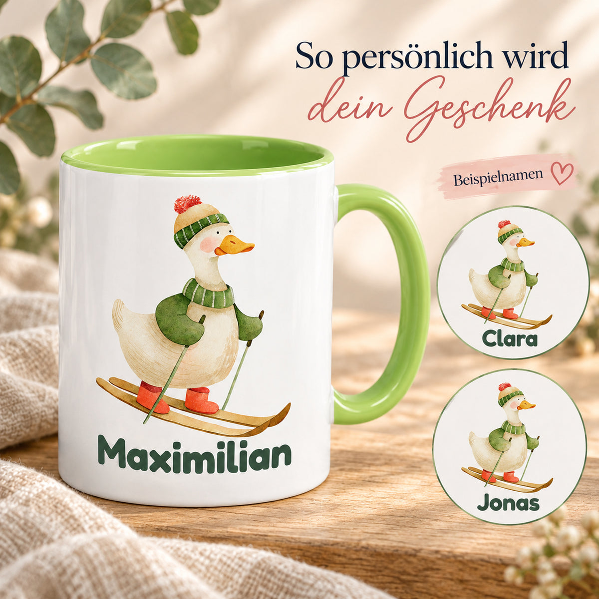 Personalisierung der Tasse mit Gans auf Skiern: Maximilian auf der Tasse sowie Namensdetails mit Clara und Jonas