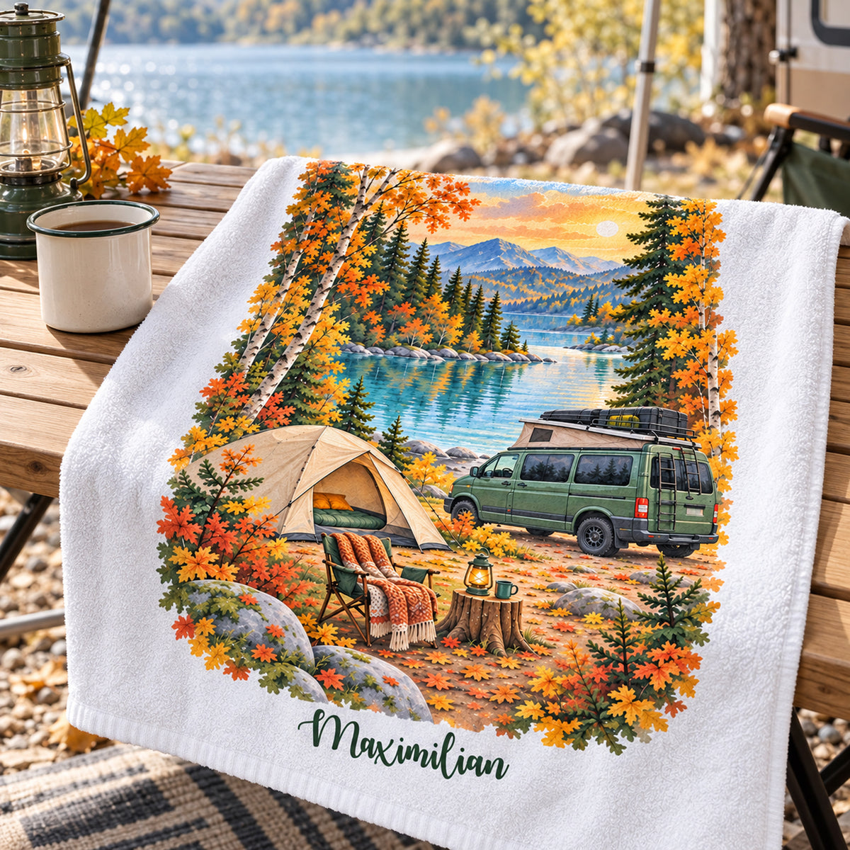 Camping-Handtuch Herbstliche Seebucht mit Wunschname – Ansicht 3