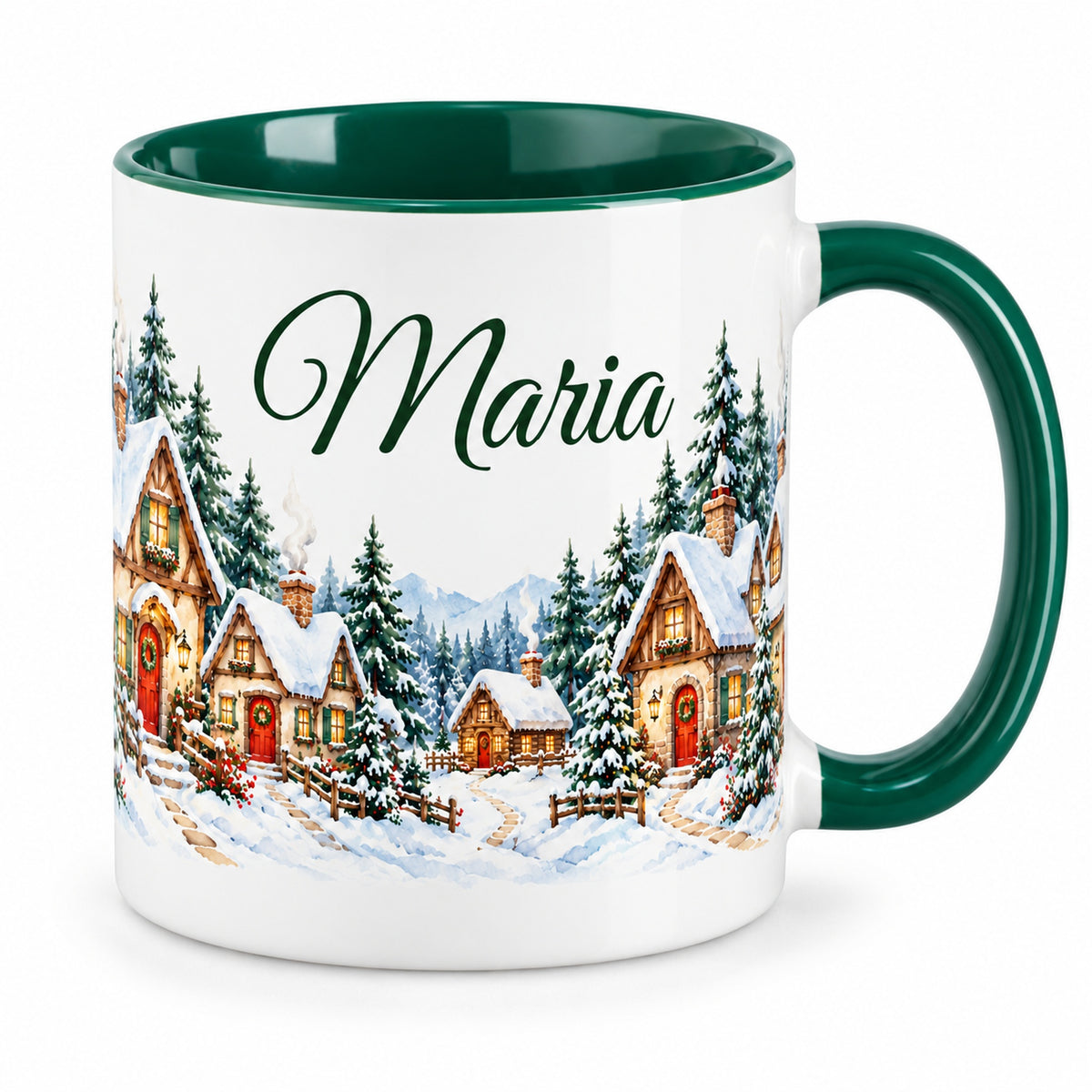 Weiße Tasse mit grünem Henkel, Waldhäuschen und verschneiten Tannen und personalisiertem Namen.