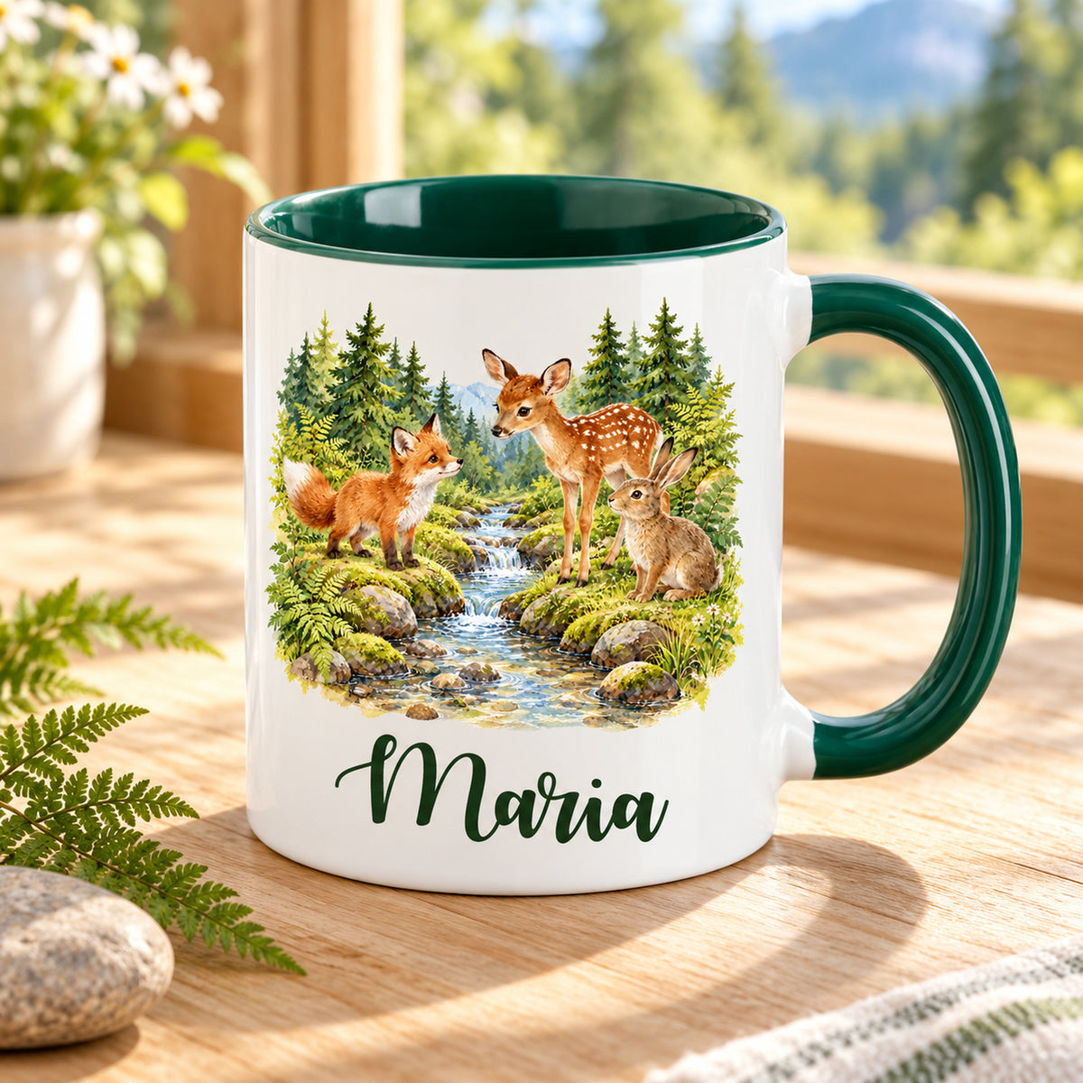 Schrägansicht der Namenstasse mit Fuchs, Rehkitz und Hasen am Bach und sichtbar grüner Innenseite.