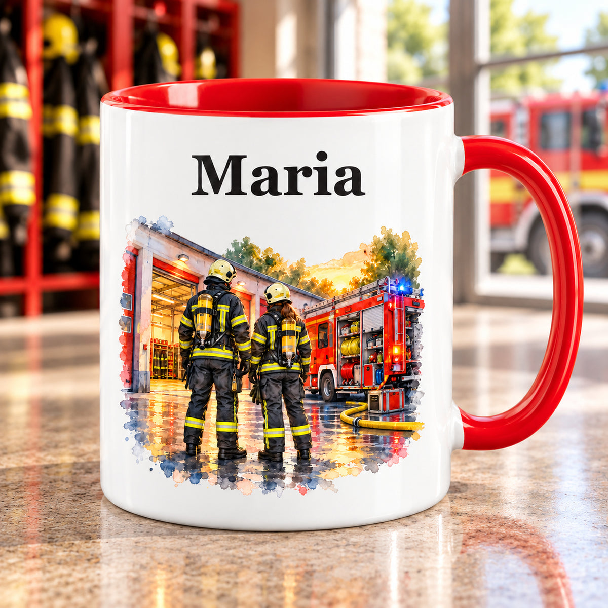 Tasse mit Feuerwehrfrau im Motiv „Gemeinsam stark“, rotem Henkel und roter Innenseite