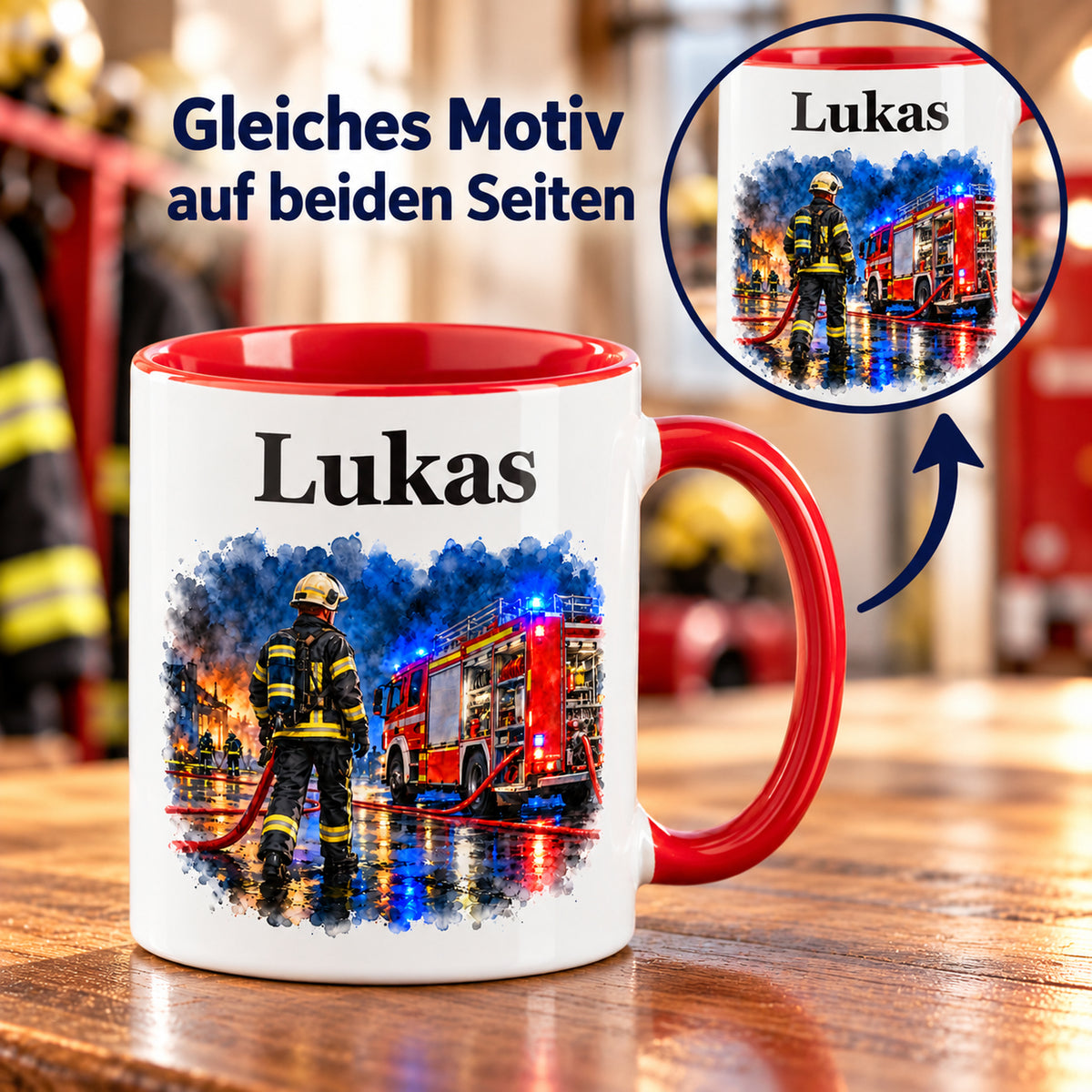 Beidseitiger Druck auf der Feuerwehrtasse mit Feuerwehrmann im Motiv „Blaulicht bei Nacht“