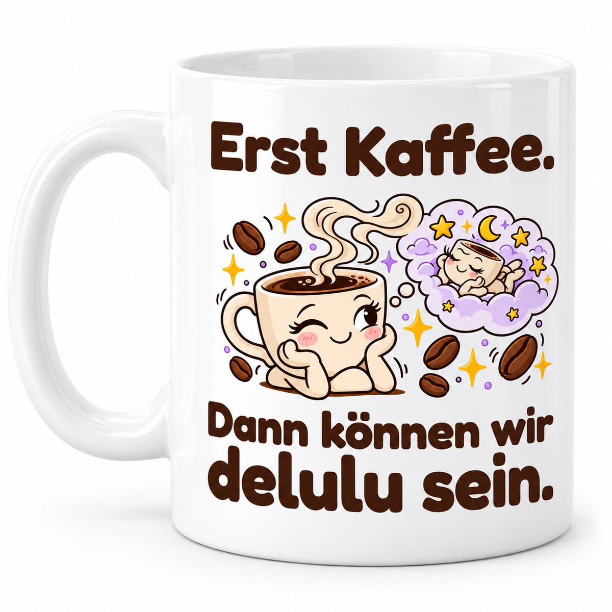 Freigestellte weiße Tasse „Delulu“ mit Henkel links und identischem Spruchdruck auf der Rückseite.