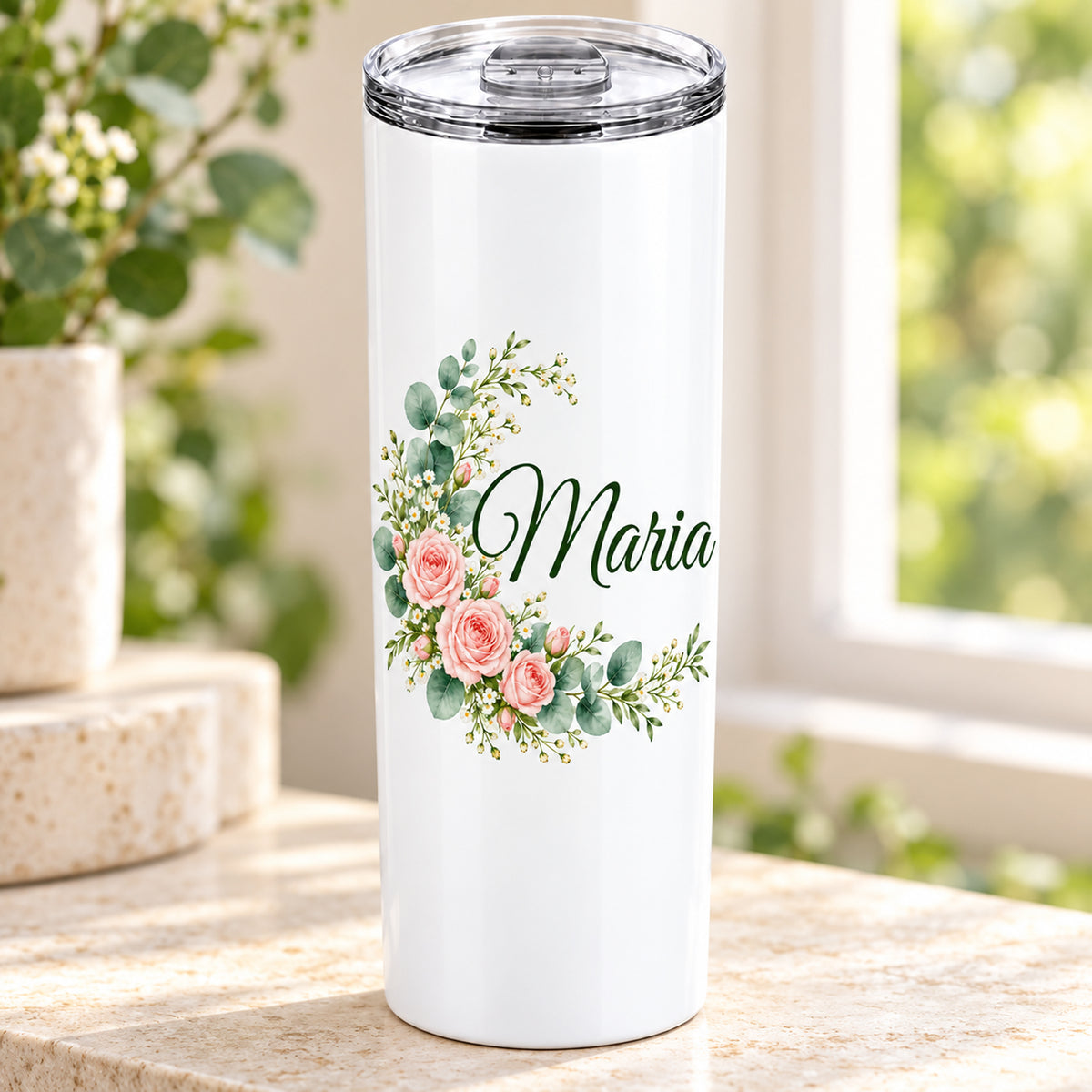 Weißer Thermobecher mit Motiv Rosenbogen, Blumenranke und Name Wunschname in einer weiteren Ansicht mit sichtbarem Aufdruck.