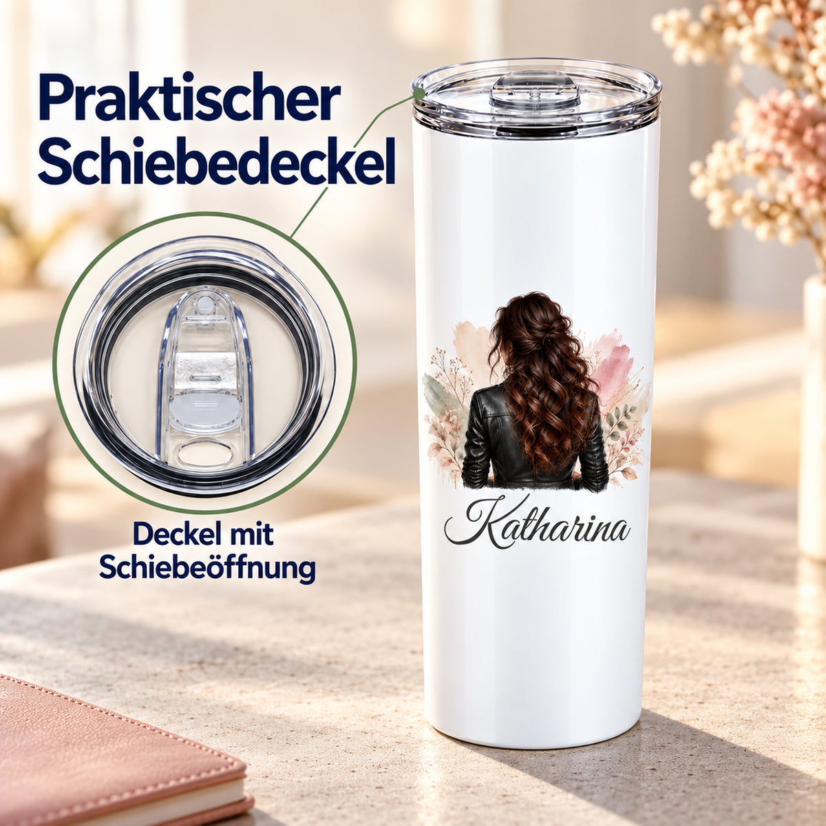 Weißer Thermobecher mit Frauenmotiv und grafisch vergrößerter Detailansicht des transparenten Deckels mit verschiebbarer Trinköffnung.