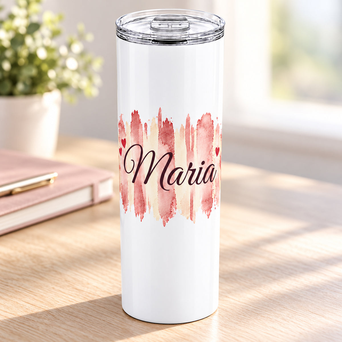 Weißer Thermobecher mit Motiv Herzensrosa, personalisiertem Namen in einer weiteren Ansicht mit sichtbarem Aufdruck.