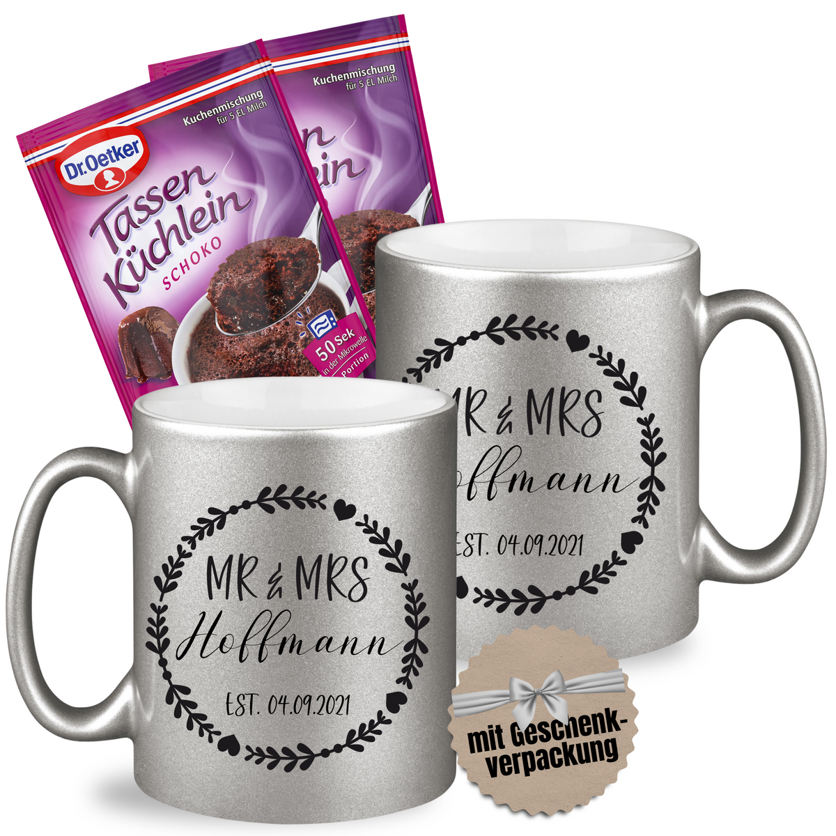 Silberne Tassen mit Aufschrift "Mr & Mrs Hoffmann", Geschenkverpackung.