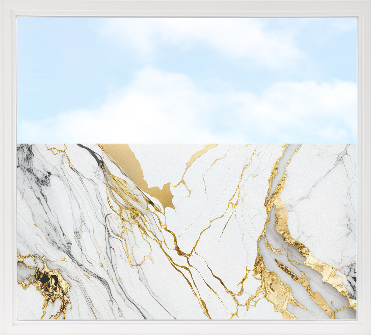 Marmor mit goldenen Adern und blauem Himmel.
