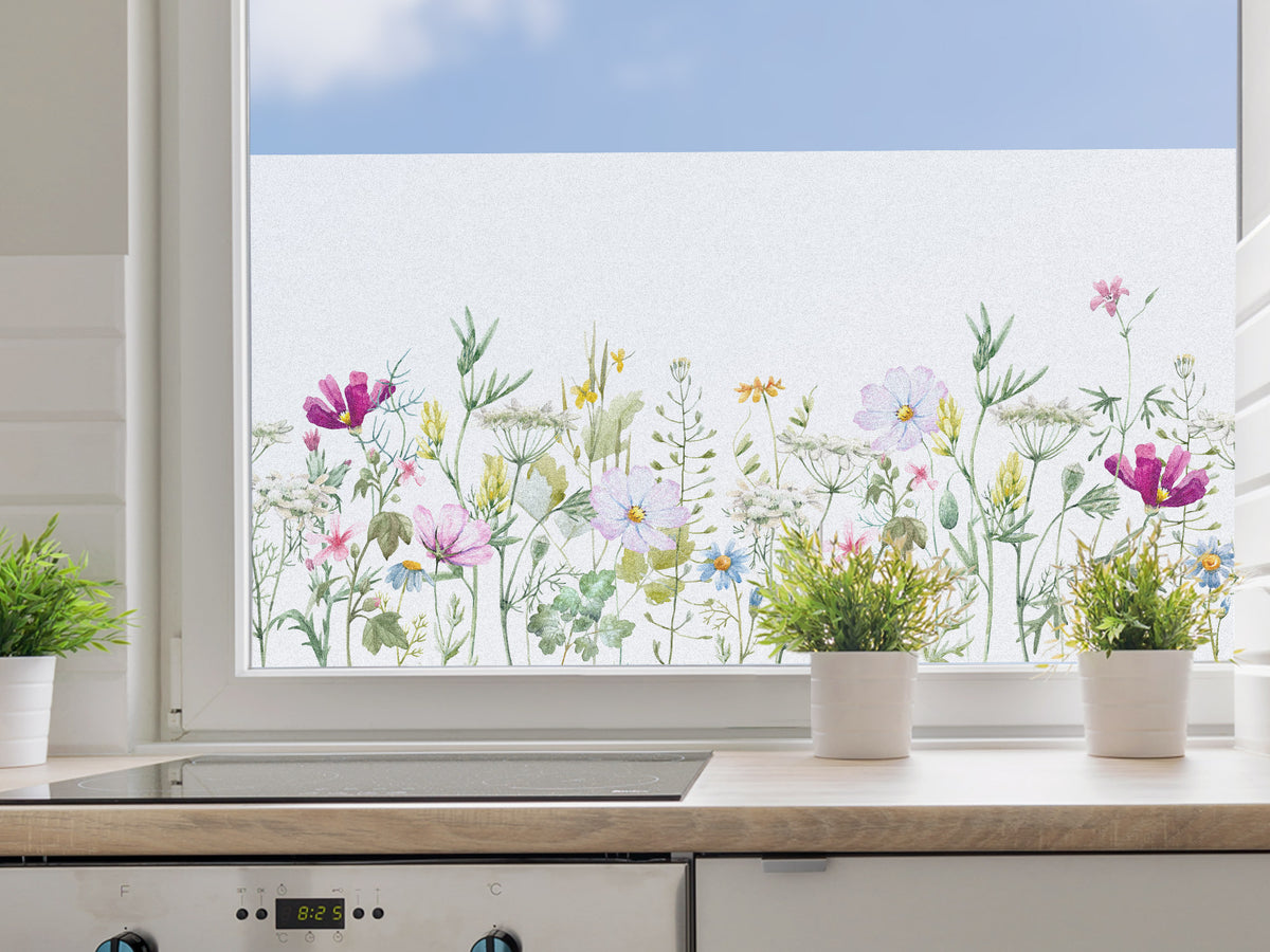 Blumenfensterfolie mit bunten Wildblumenmotiven.