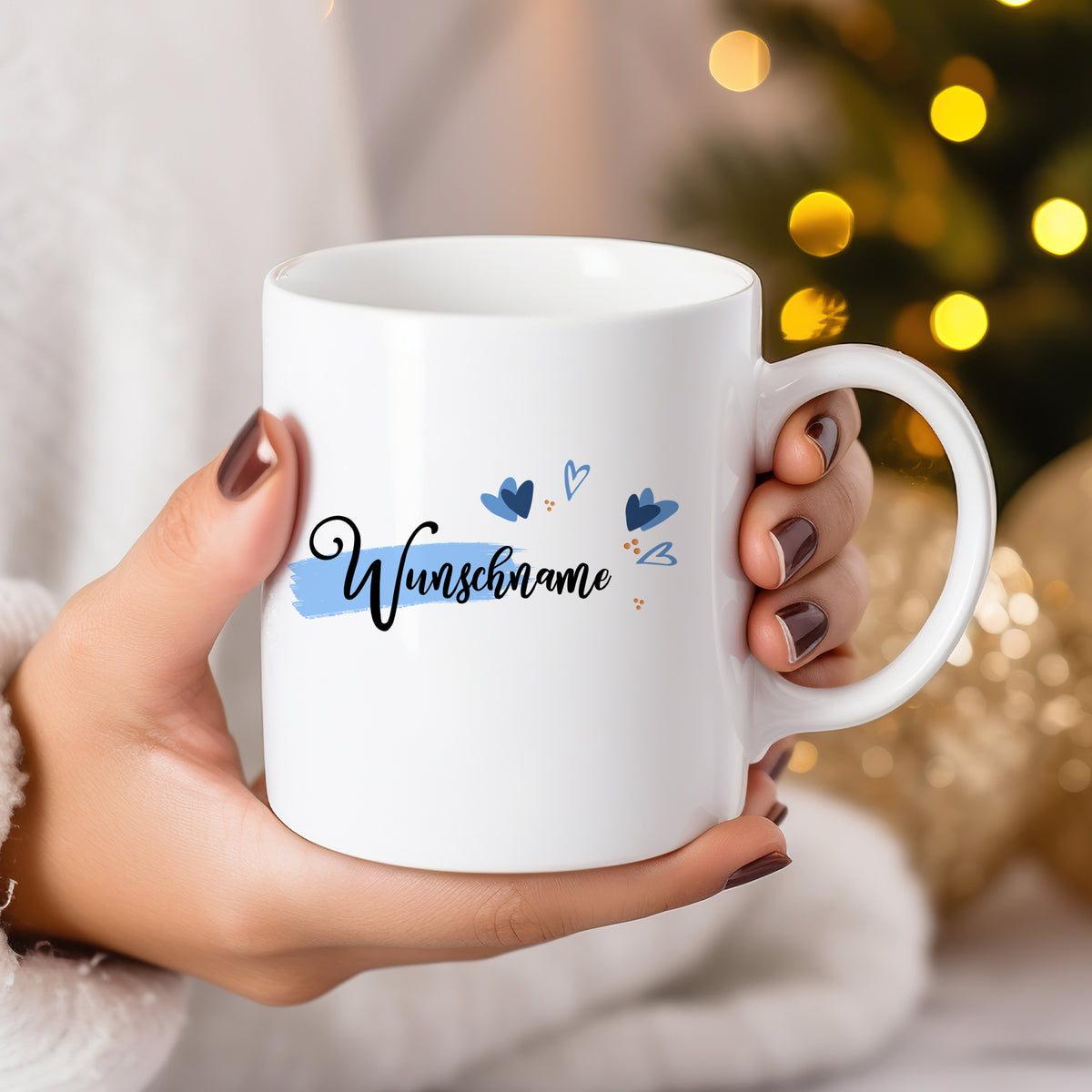 Weiße Tasse mit dem Text "Wunschname" und blauen Akzenten.