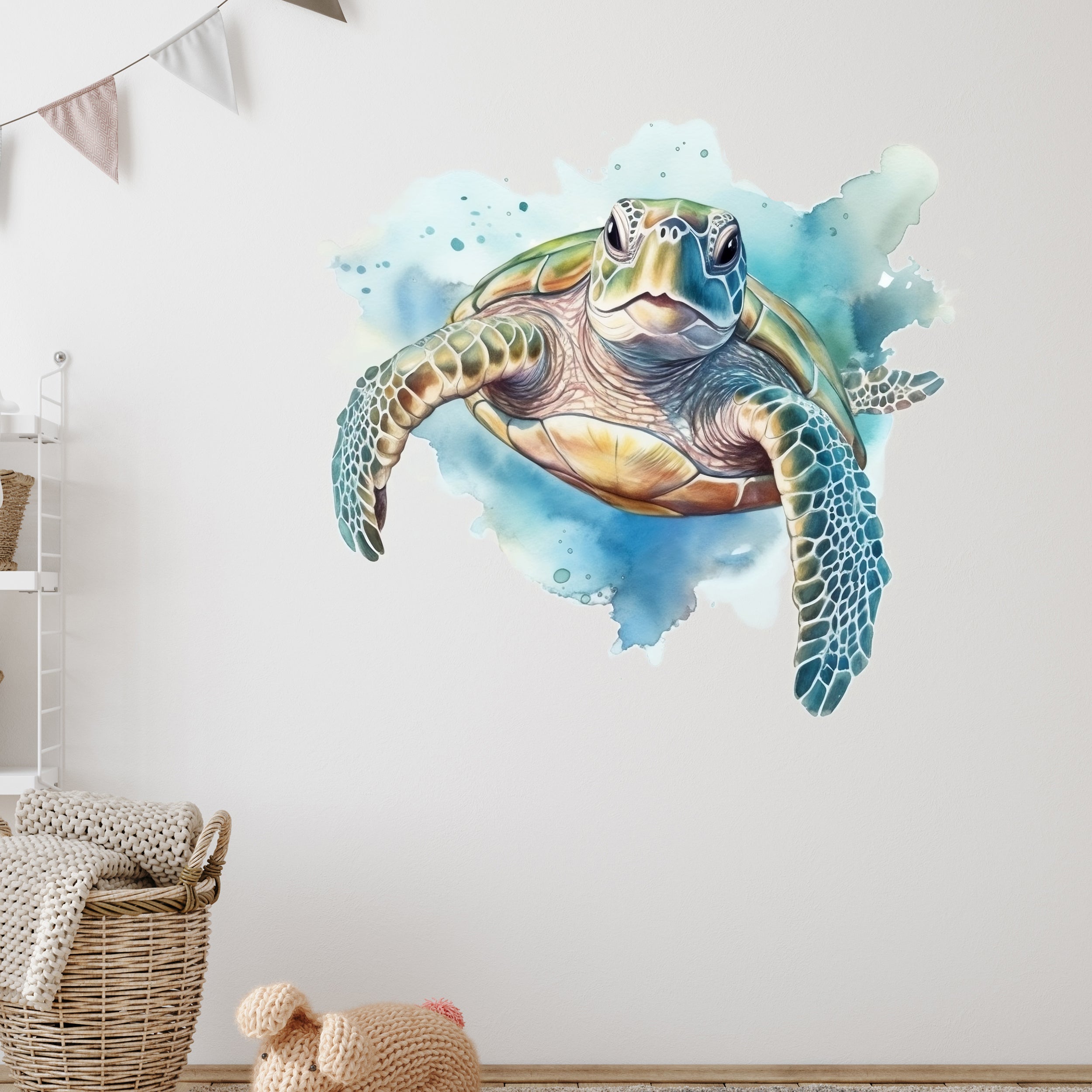 Wandtattoo mit Meeresschildkröte vor blauem Hintergrund im Badezimmer