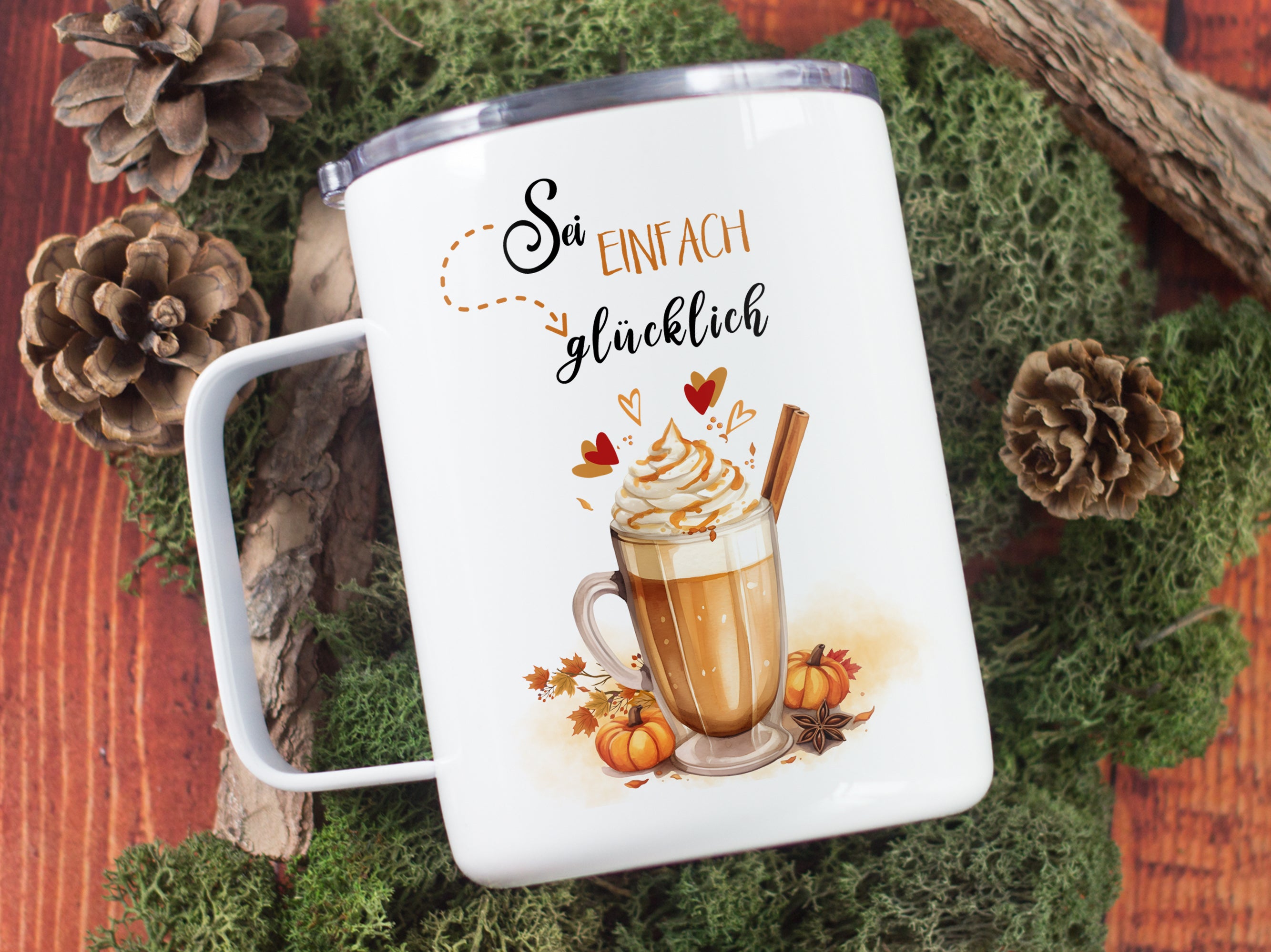 Weißer Becher mit Karamell-Milchshake und Glücks-Spruch.